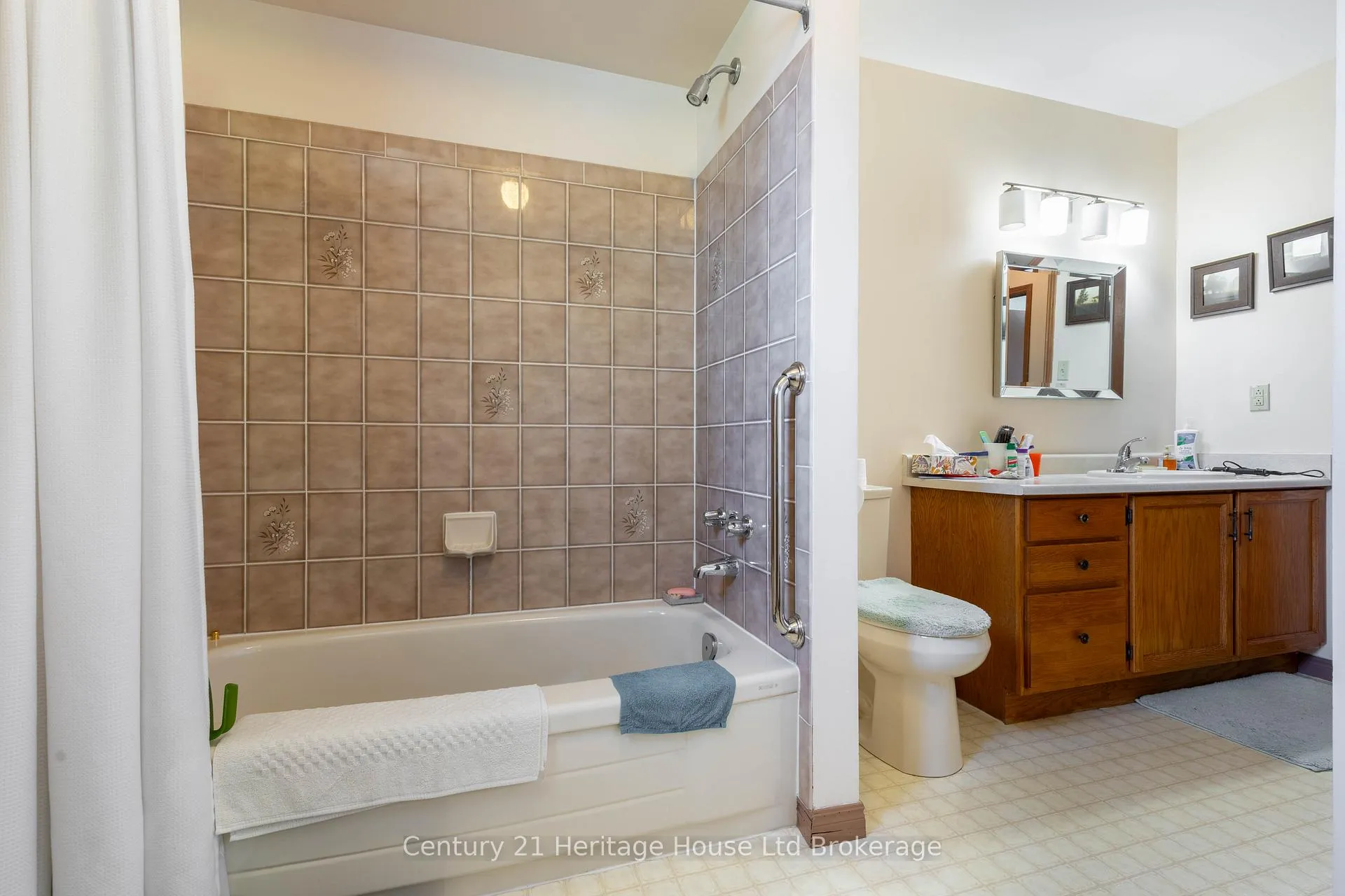 Photo 16 of 12 Spartan Drive, Brantford, Fairview - Brantford — HOMEH