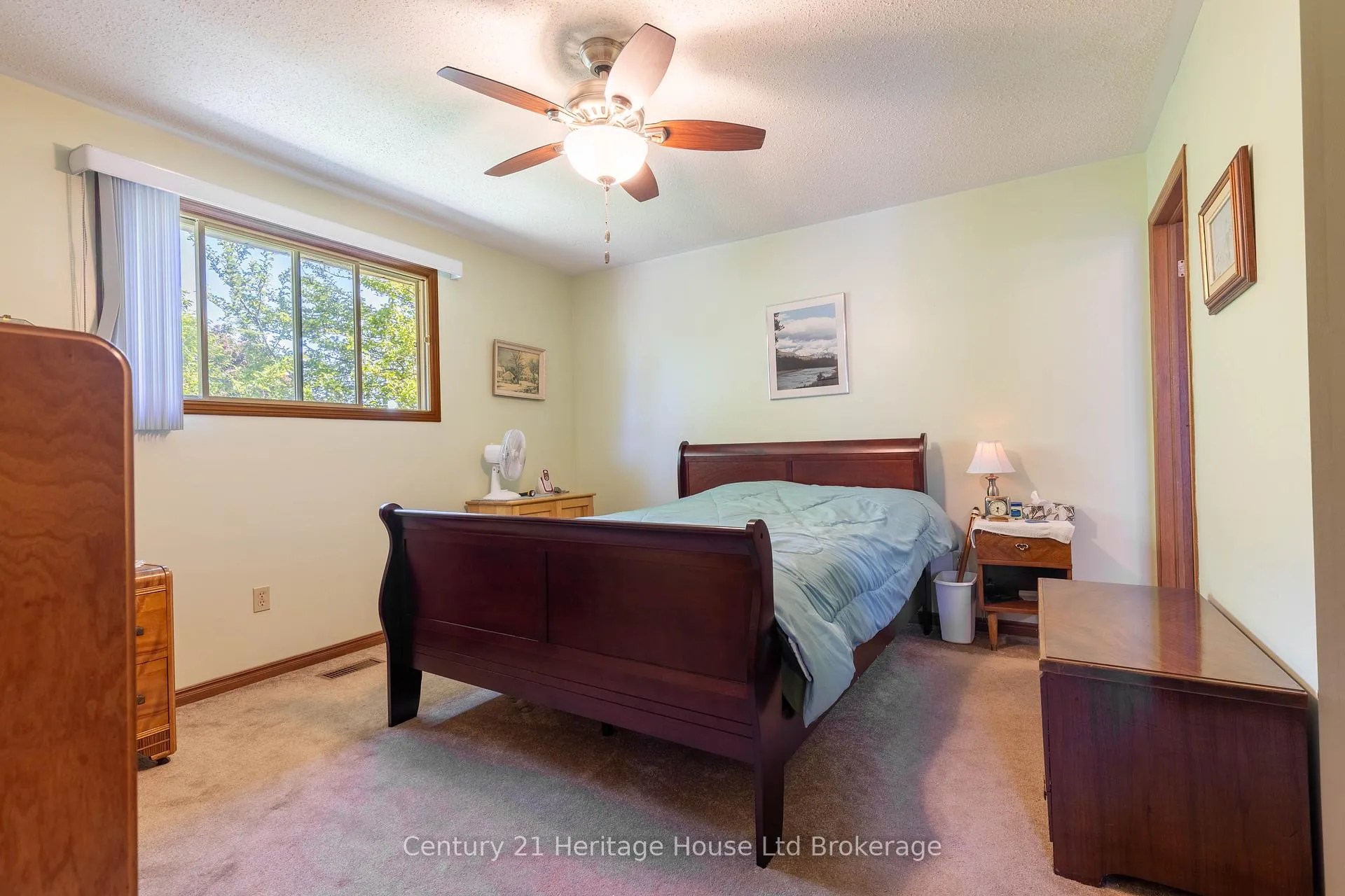 Photo 18 of 12 Spartan Drive, Brantford, Fairview - Brantford — HOMEH