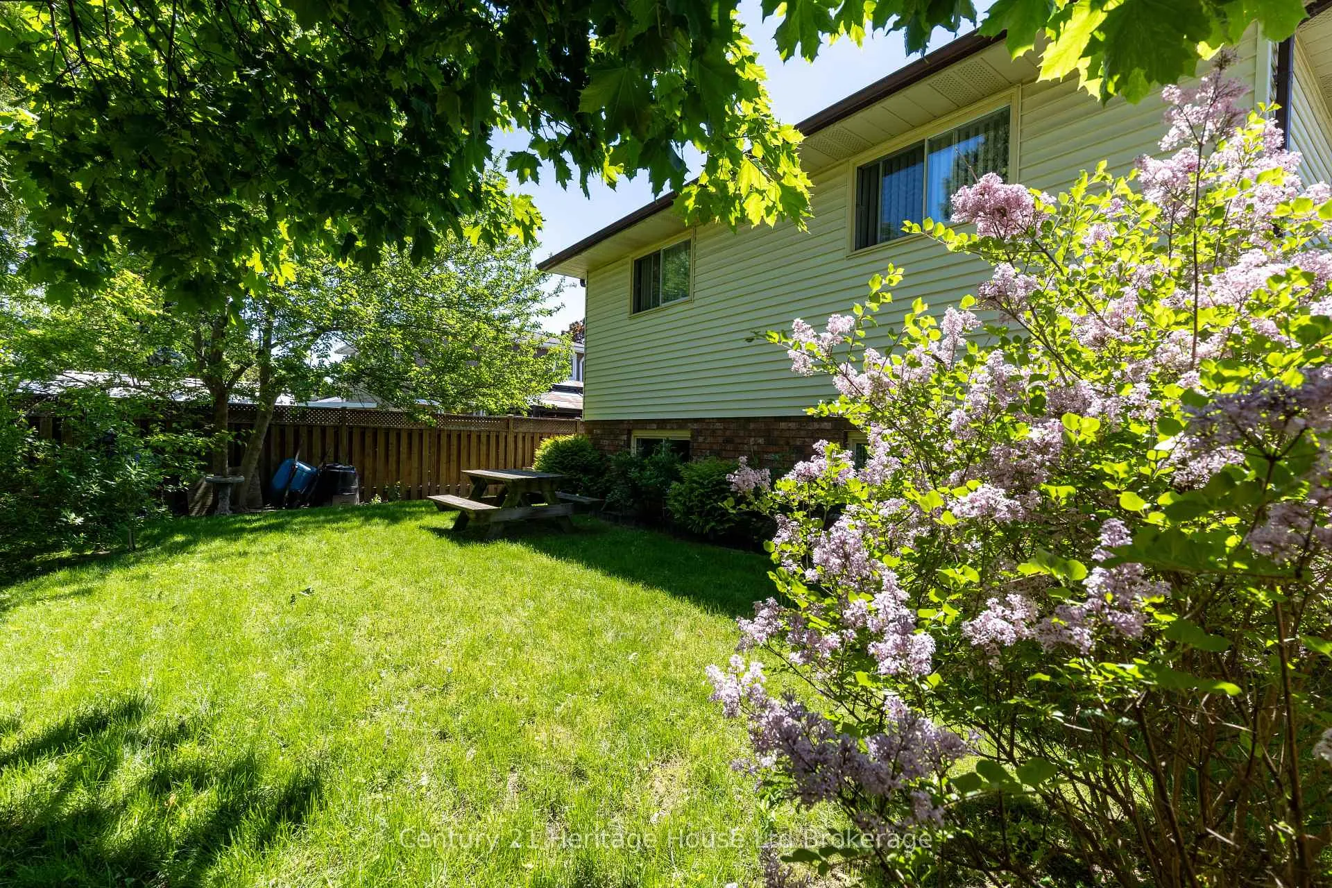 Photo 36 of 12 Spartan Drive, Brantford, Fairview - Brantford — HOMEH