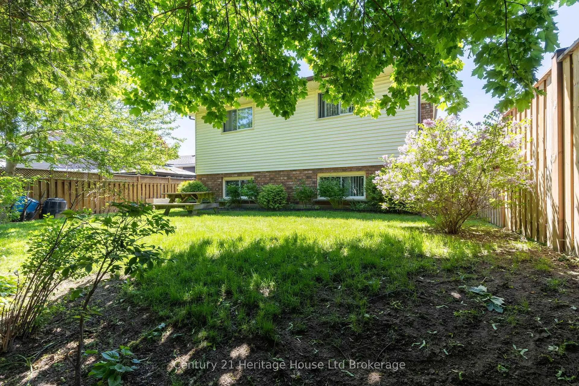 Photo 37 of 12 Spartan Drive, Brantford, Fairview - Brantford — HOMEH