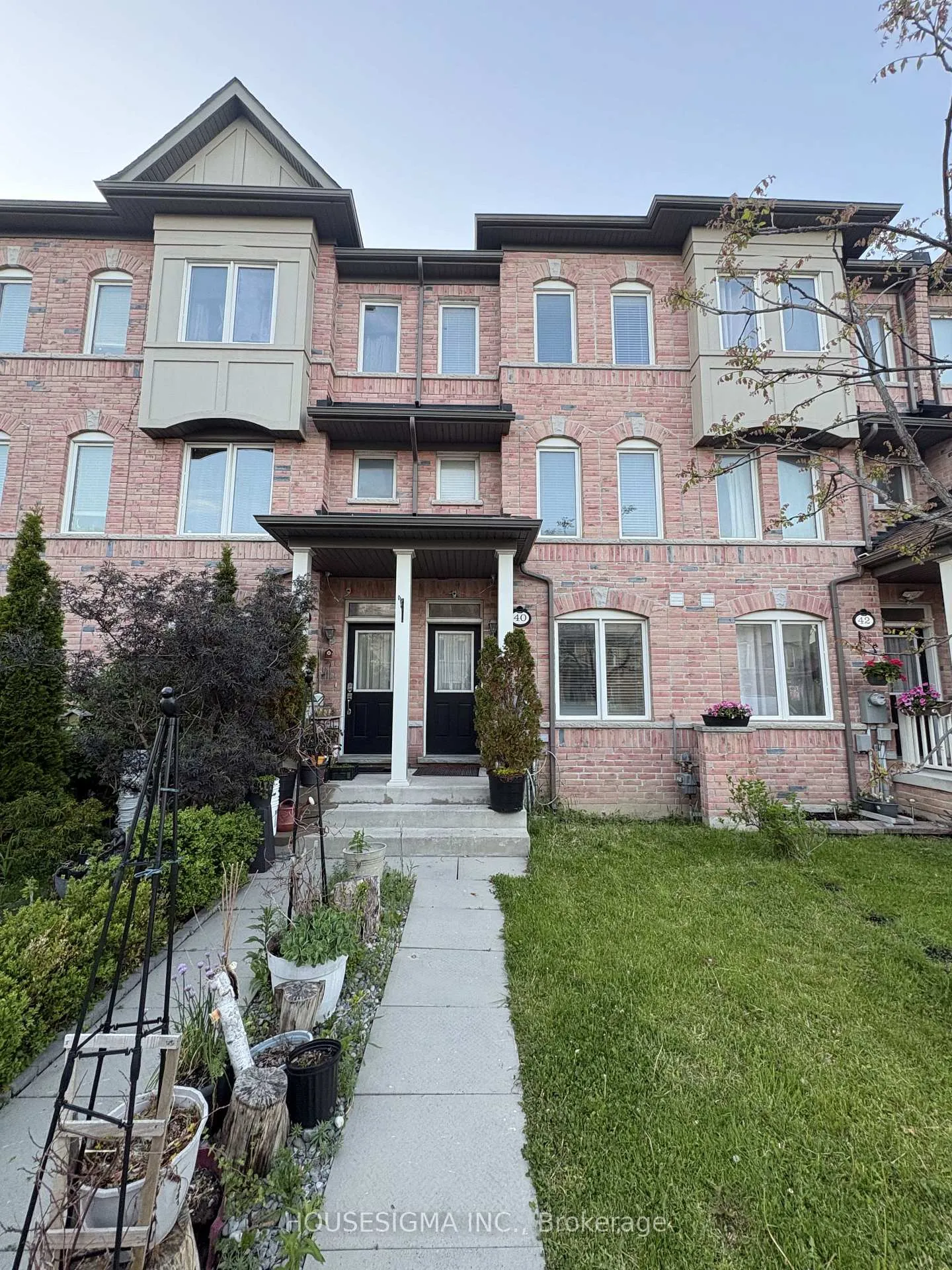 Photo 1 of 40 De Jong Street, Scarborough, Dorset Park — HOMEH
