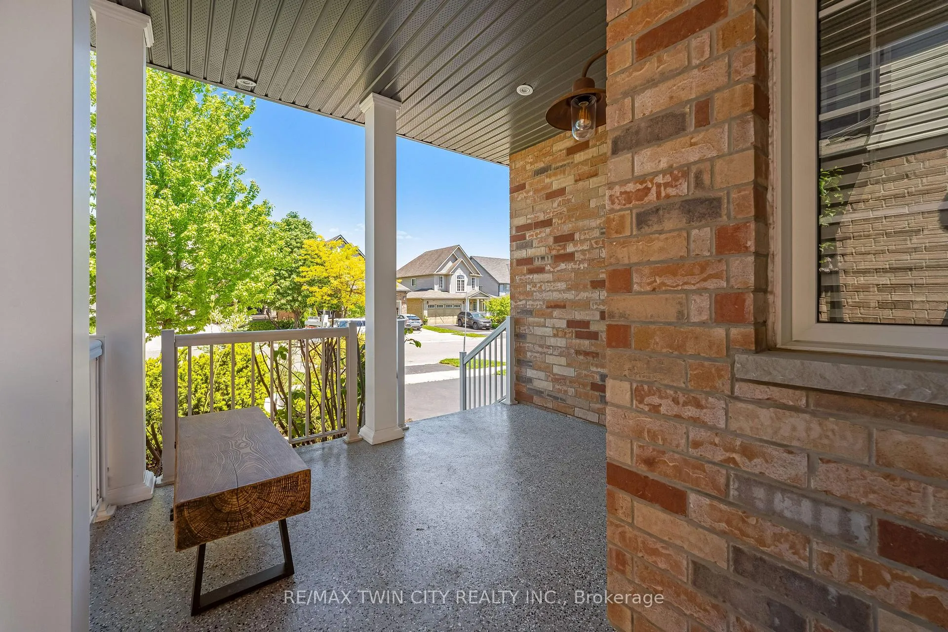 Photo 3 of 31 Parkvale Drive, Kitchener — HOMEH