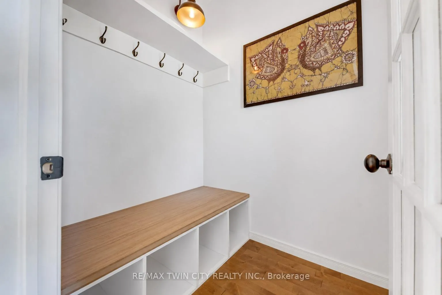 Photo 5 of 31 Parkvale Drive, Kitchener — HOMEH