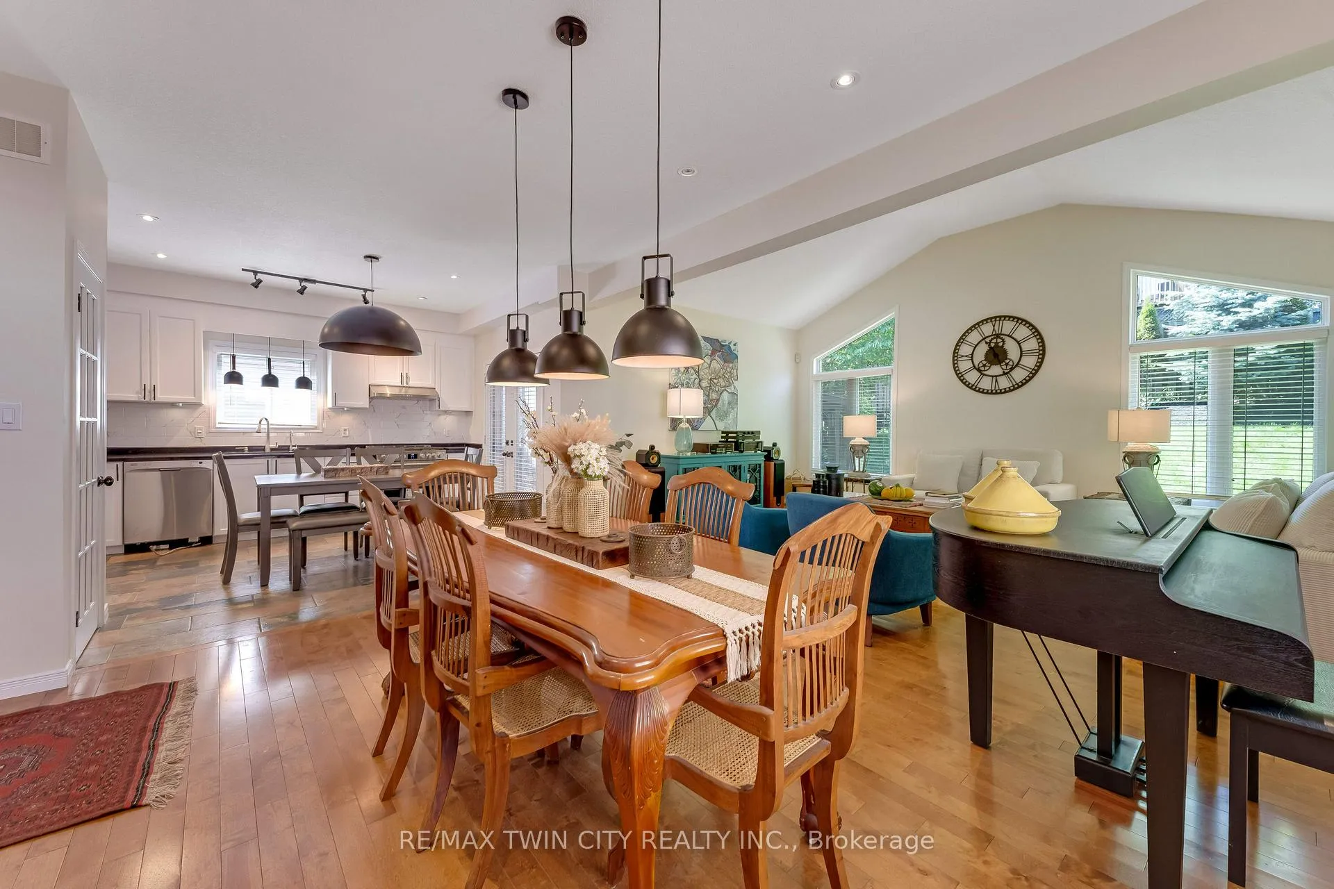 Photo 9 of 31 Parkvale Drive, Kitchener — HOMEH