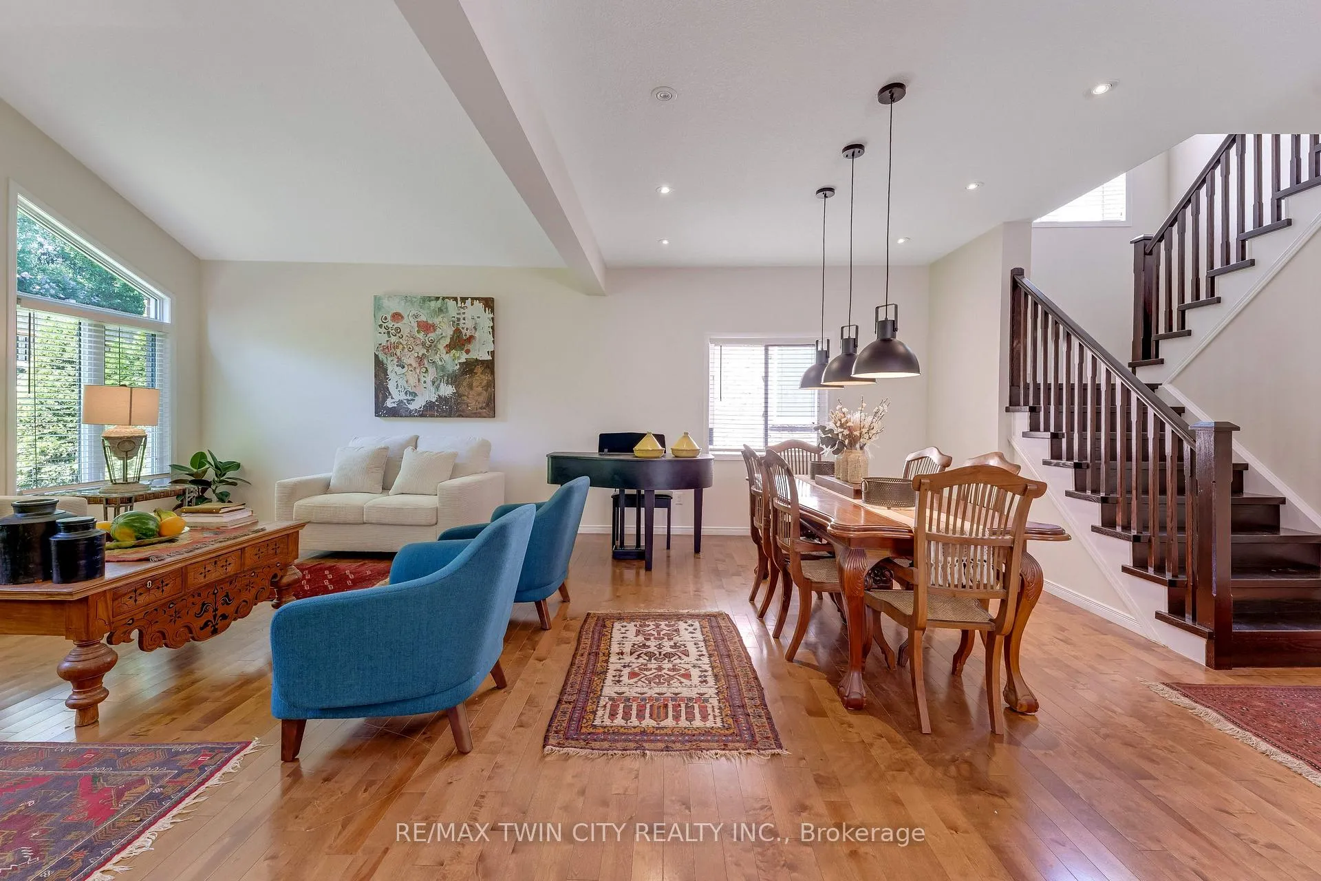 Photo 10 of 31 Parkvale Drive, Kitchener — HOMEH