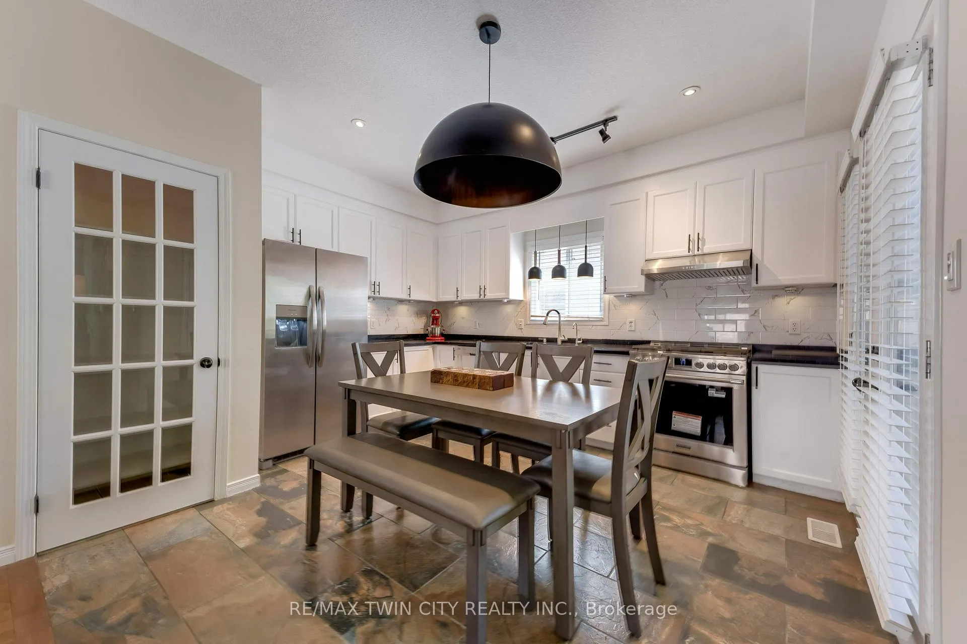 Photo 13 of 31 Parkvale Drive, Kitchener — HOMEH