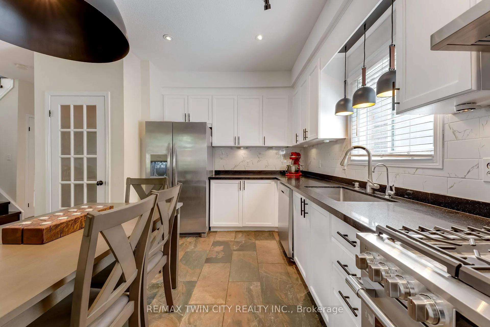 Photo 14 of 31 Parkvale Drive, Kitchener — HOMEH