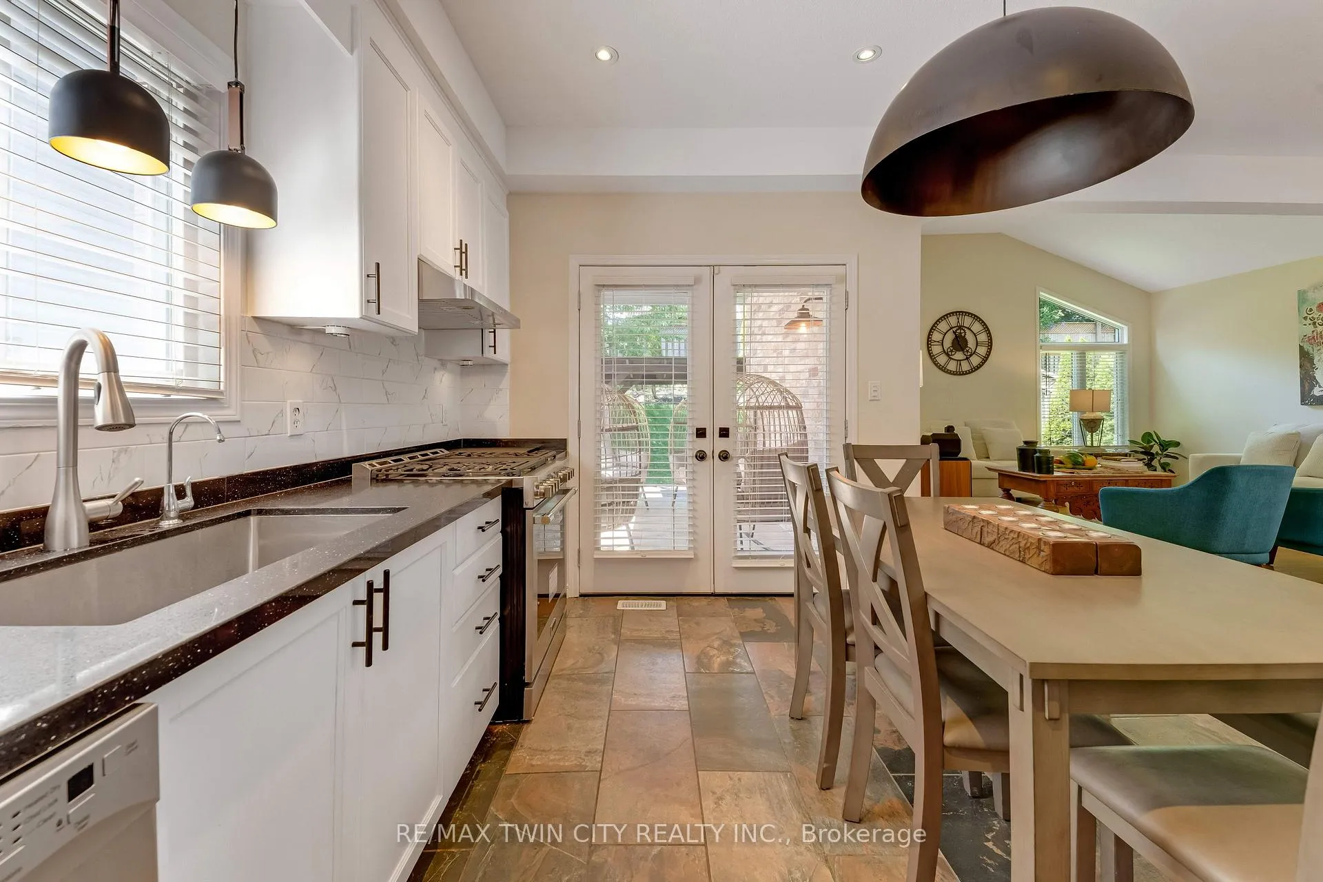 Photo 15 of 31 Parkvale Drive, Kitchener — HOMEH