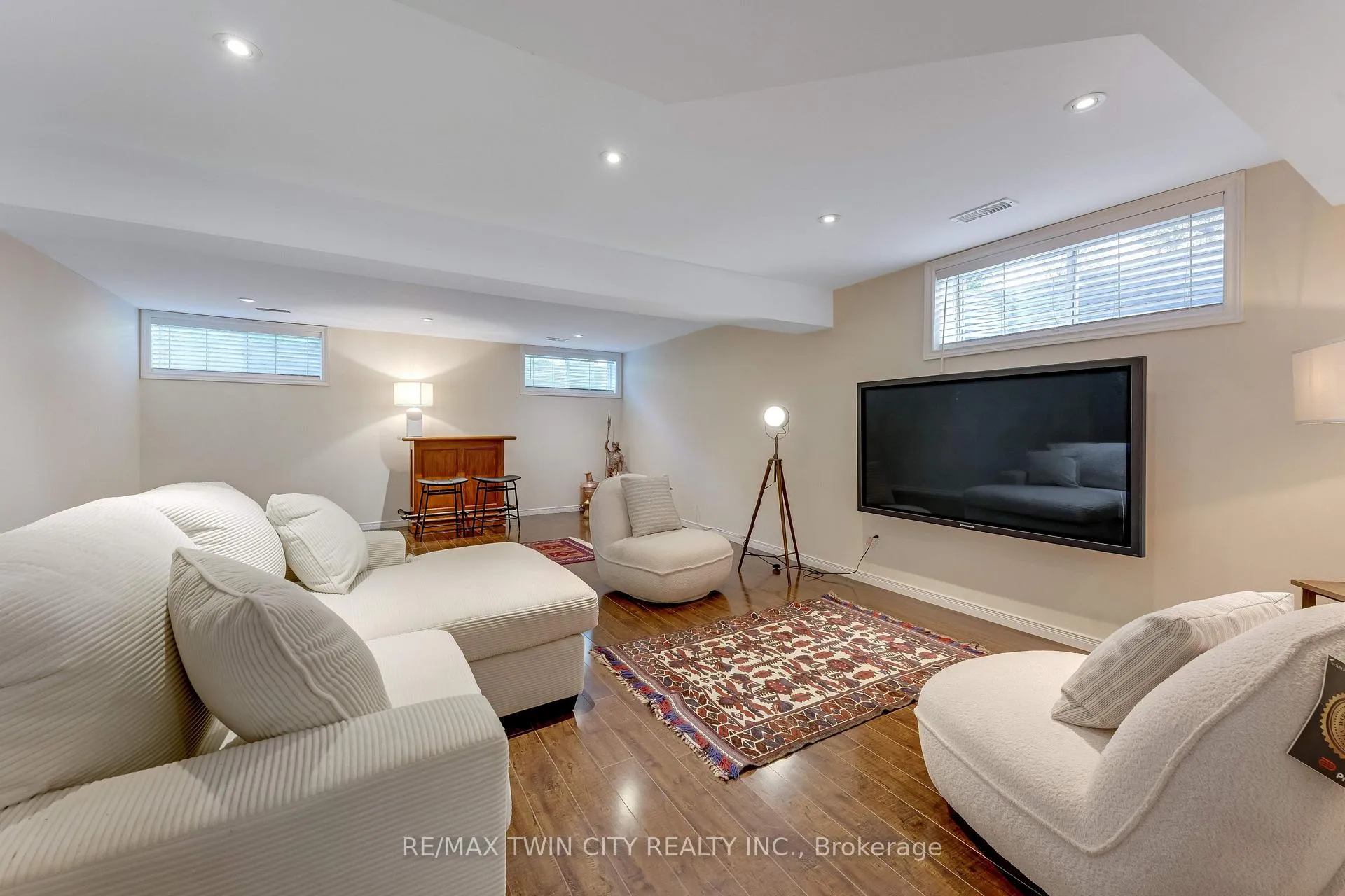 Photo 19 of 31 Parkvale Drive, Kitchener — HOMEH