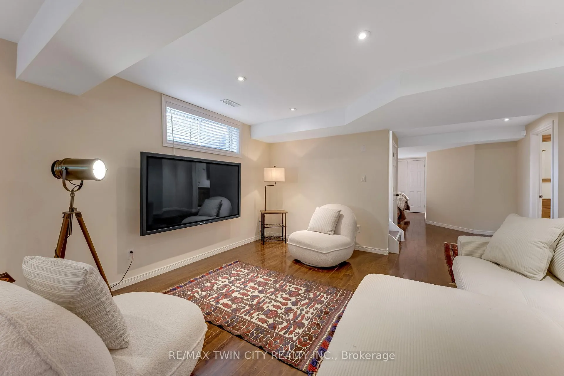 Photo 20 of 31 Parkvale Drive, Kitchener — HOMEH