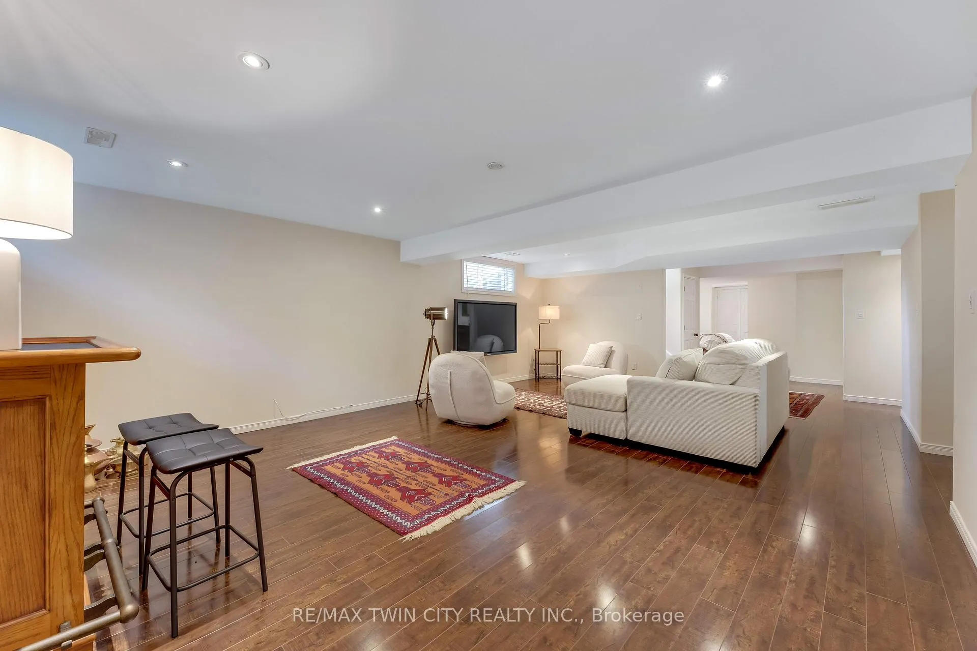 Photo 21 of 31 Parkvale Drive, Kitchener — HOMEH