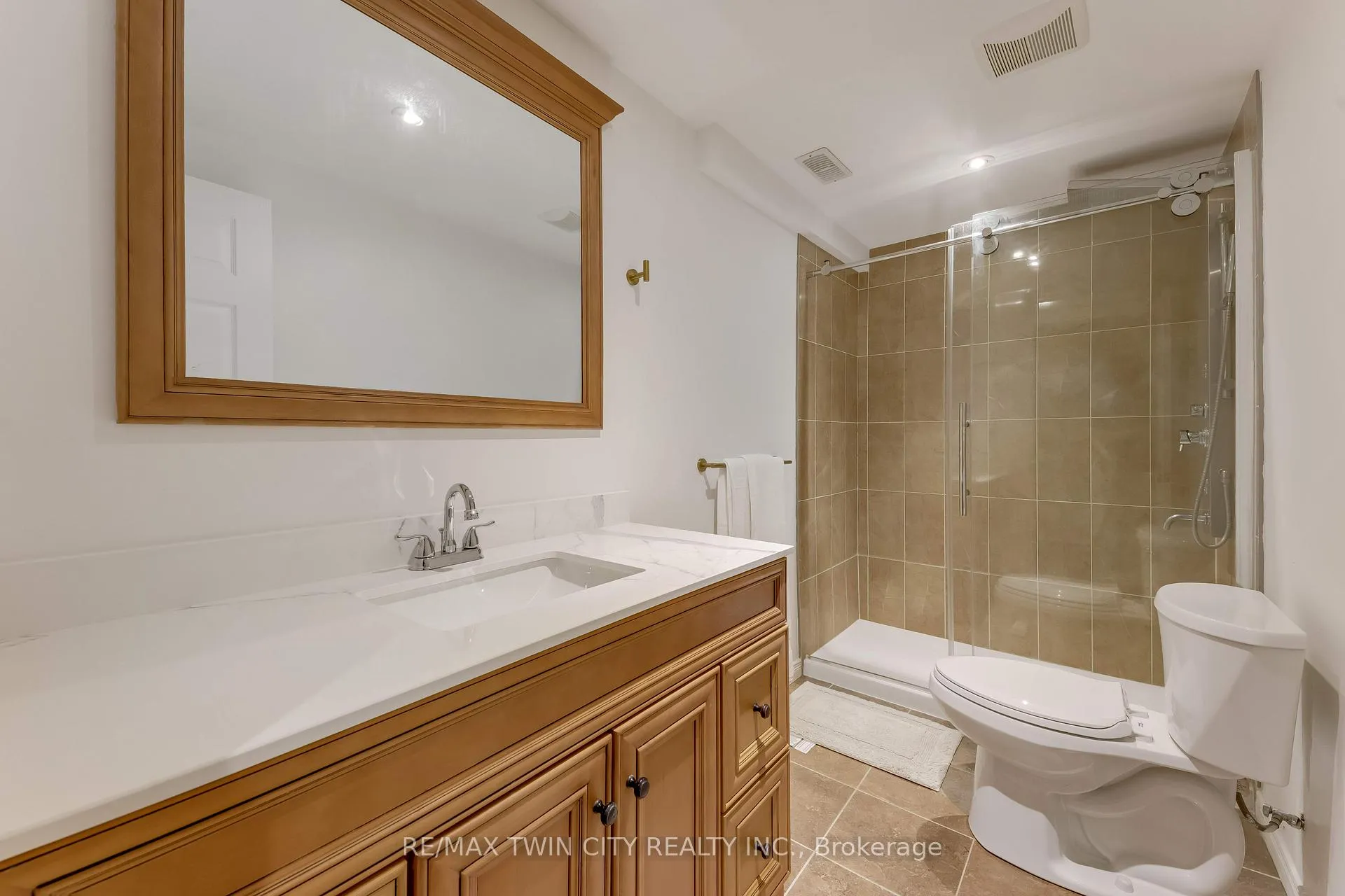 Photo 22 of 31 Parkvale Drive, Kitchener — HOMEH