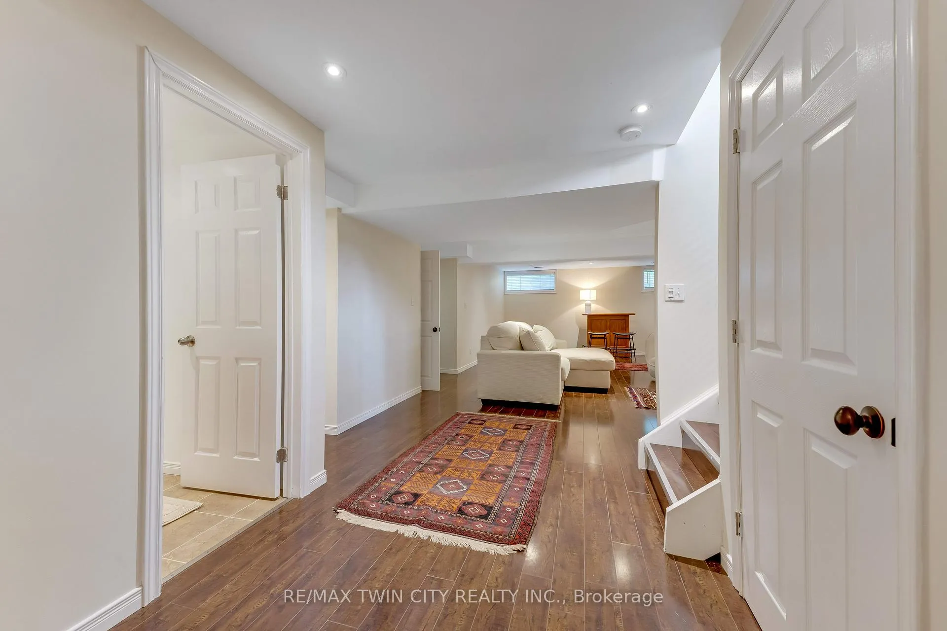 Photo 23 of 31 Parkvale Drive, Kitchener — HOMEH