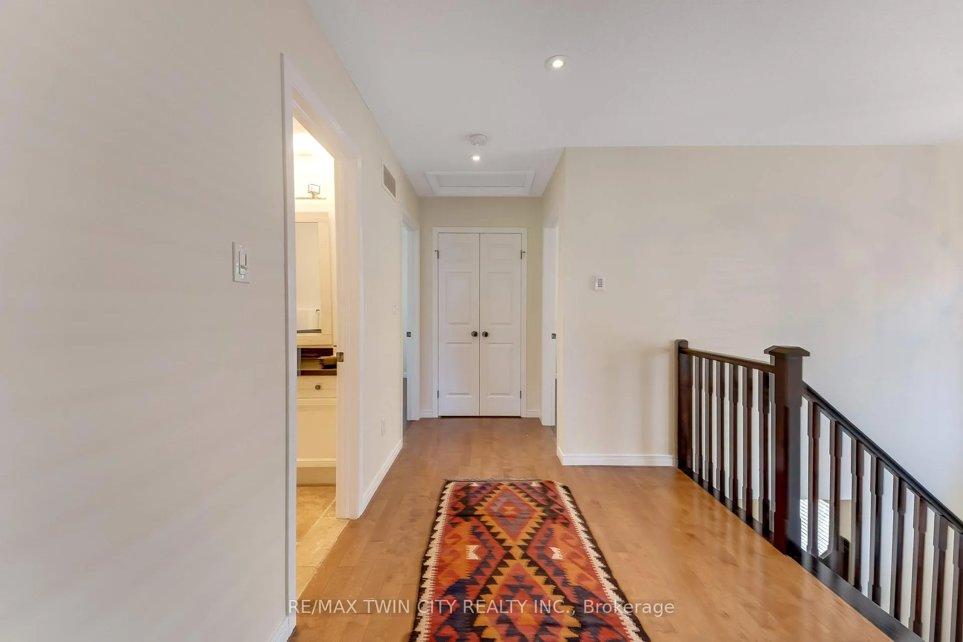 Photo 25 of 31 Parkvale Drive, Kitchener — HOMEH