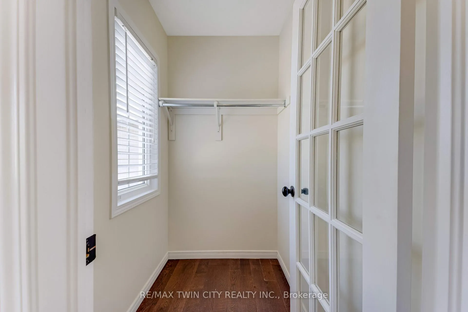 Photo 29 of 31 Parkvale Drive, Kitchener — HOMEH