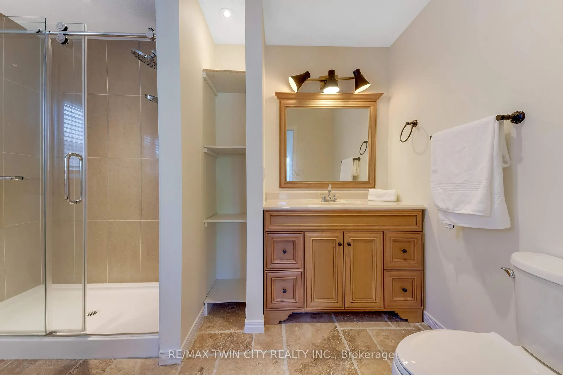 Photo 30 of 31 Parkvale Drive, Kitchener — HOMEH