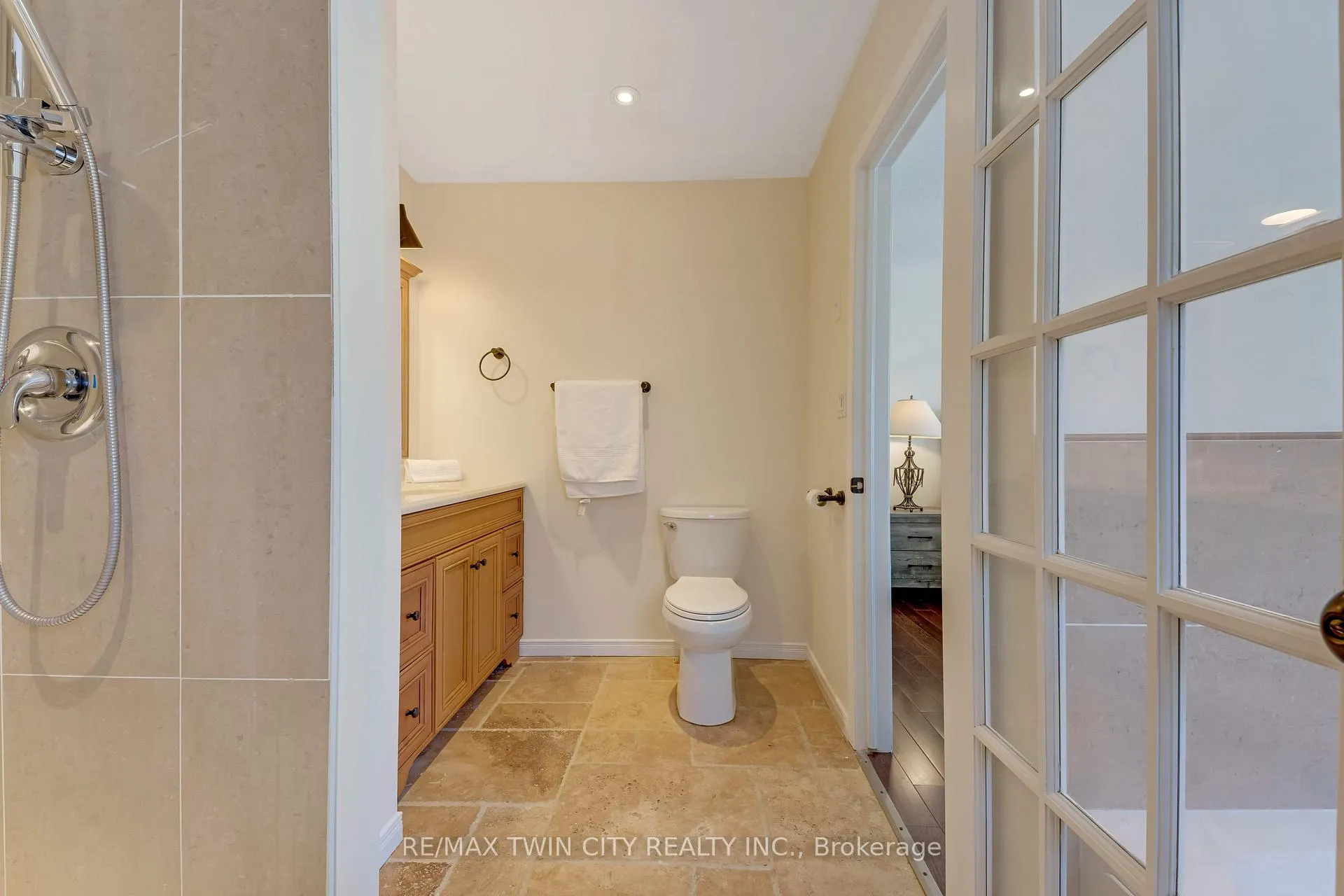 Photo 31 of 31 Parkvale Drive, Kitchener — HOMEH