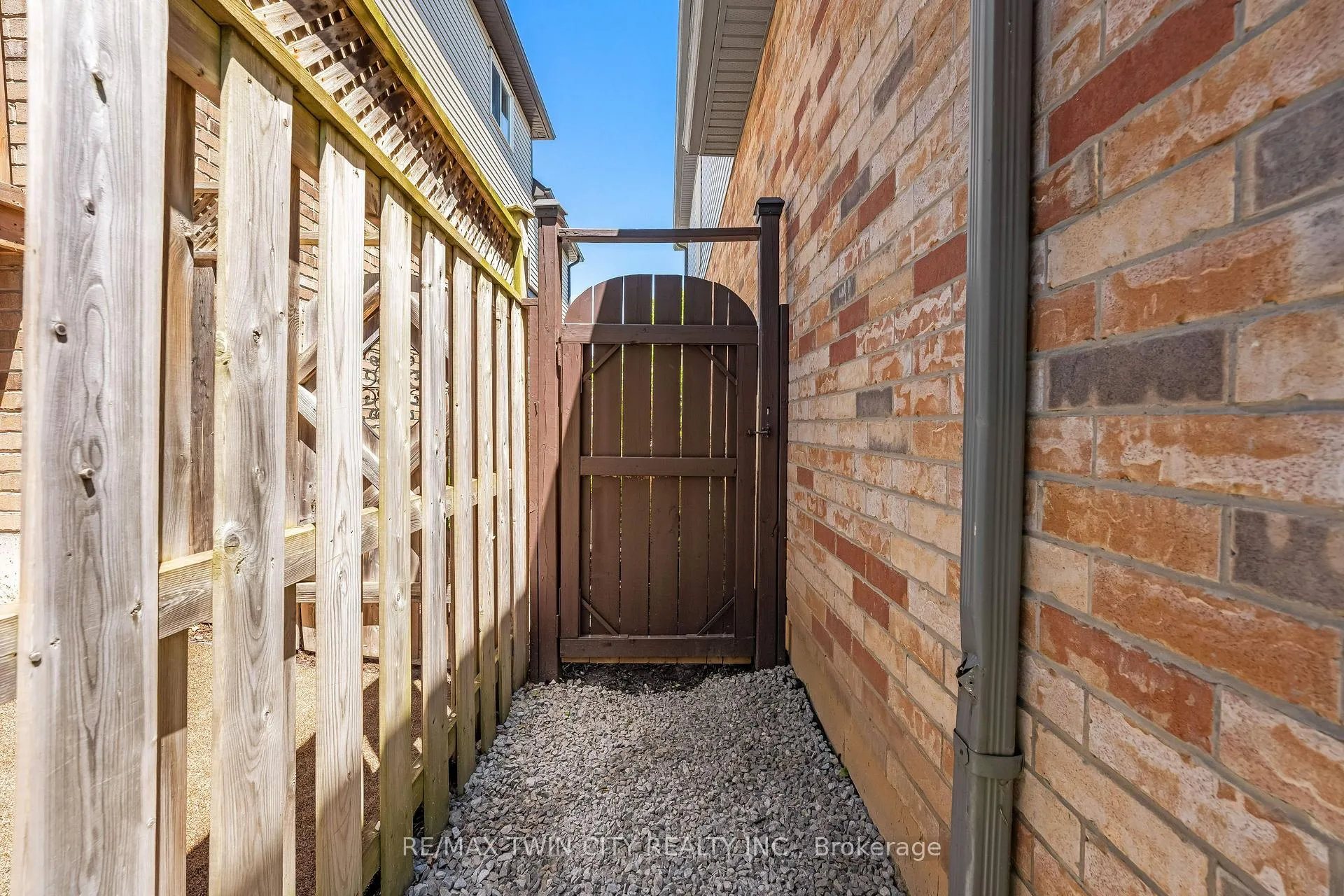 Photo 38 of 31 Parkvale Drive, Kitchener — HOMEH
