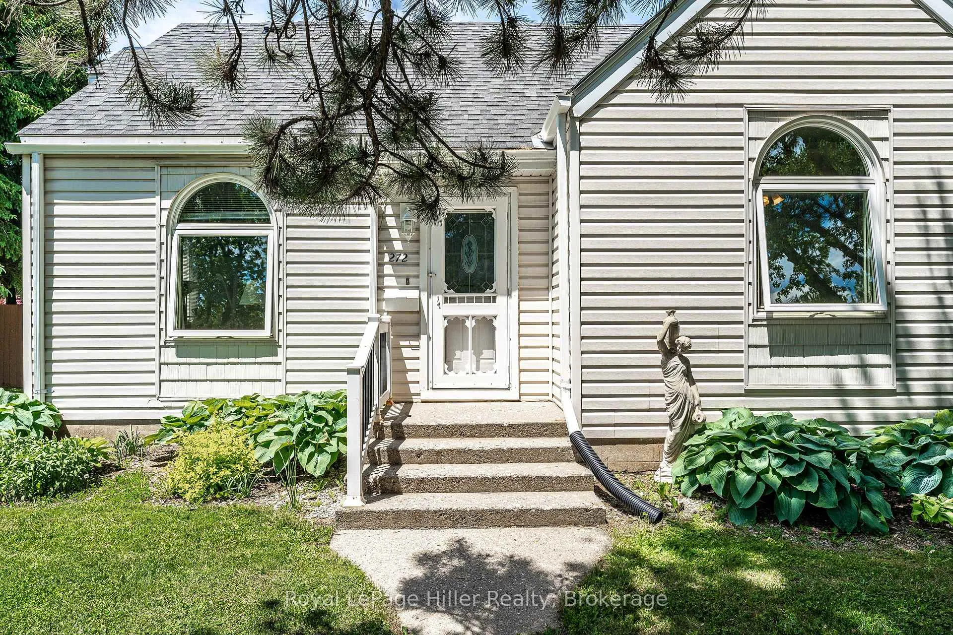 Photo 3 of 272 John Street N, Stratford — HOMEH