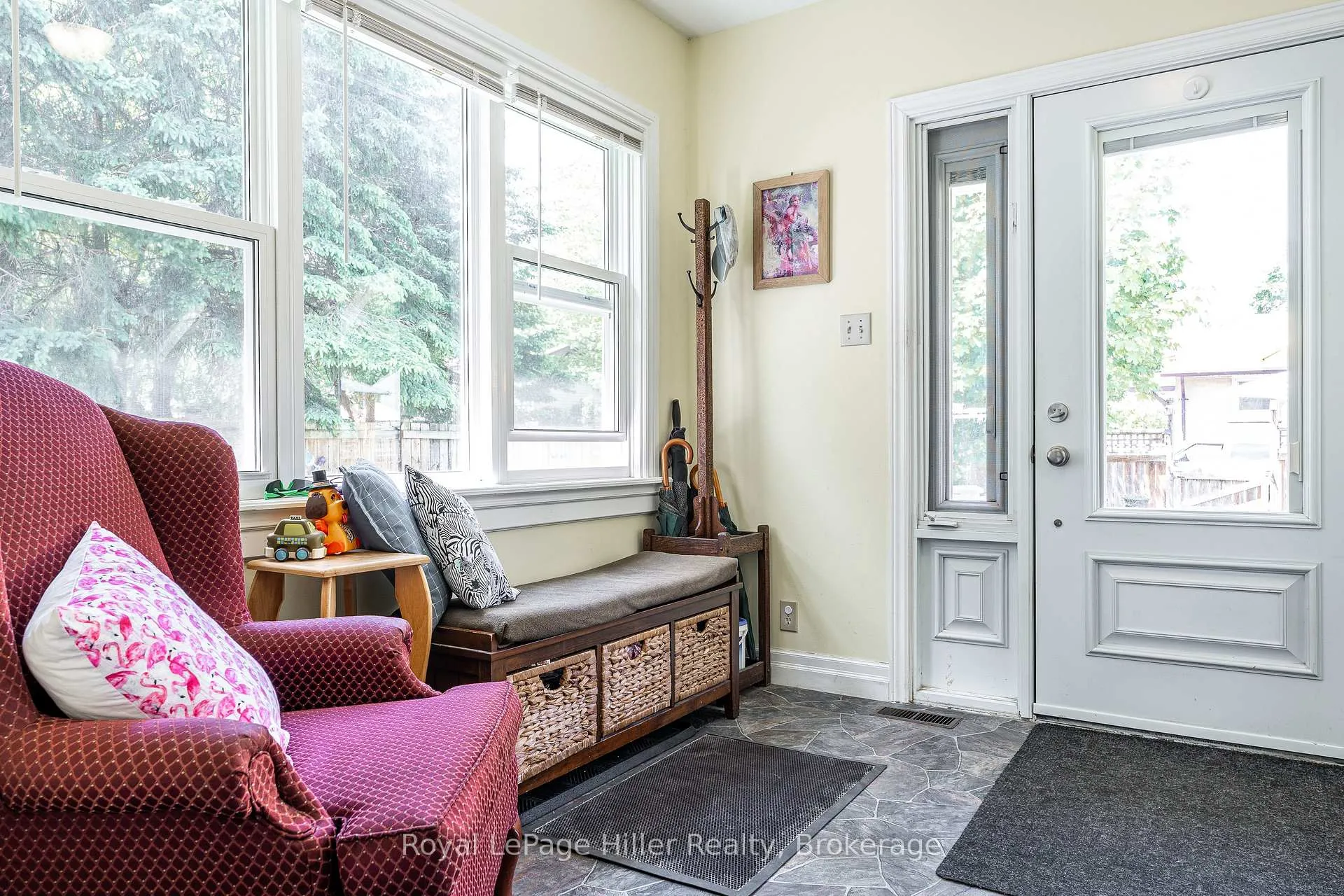 Photo 4 of 272 John Street N, Stratford — HOMEH