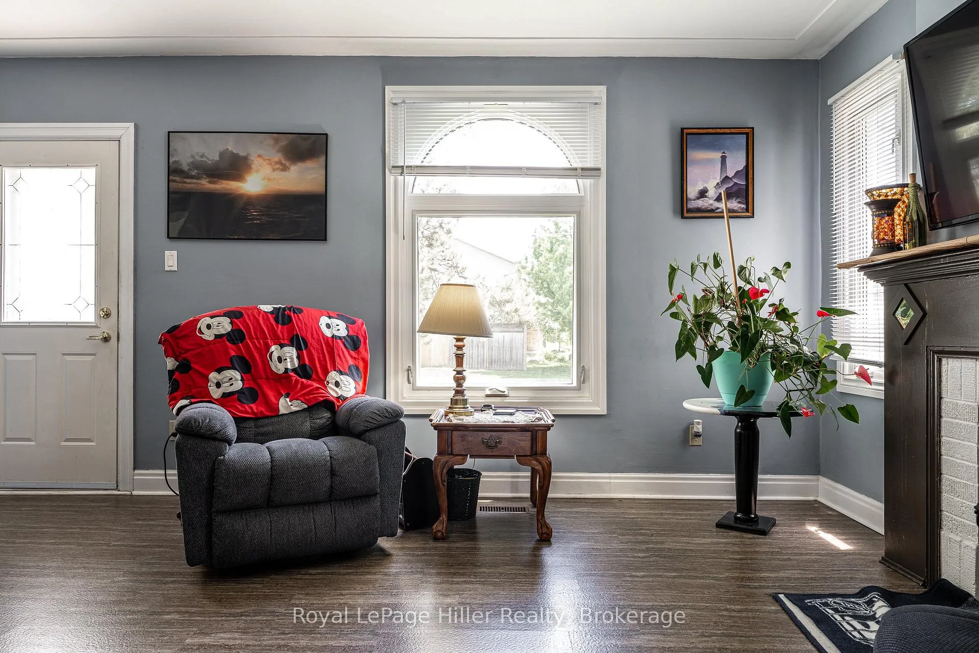 Photo 11 of 272 John Street N, Stratford — HOMEH