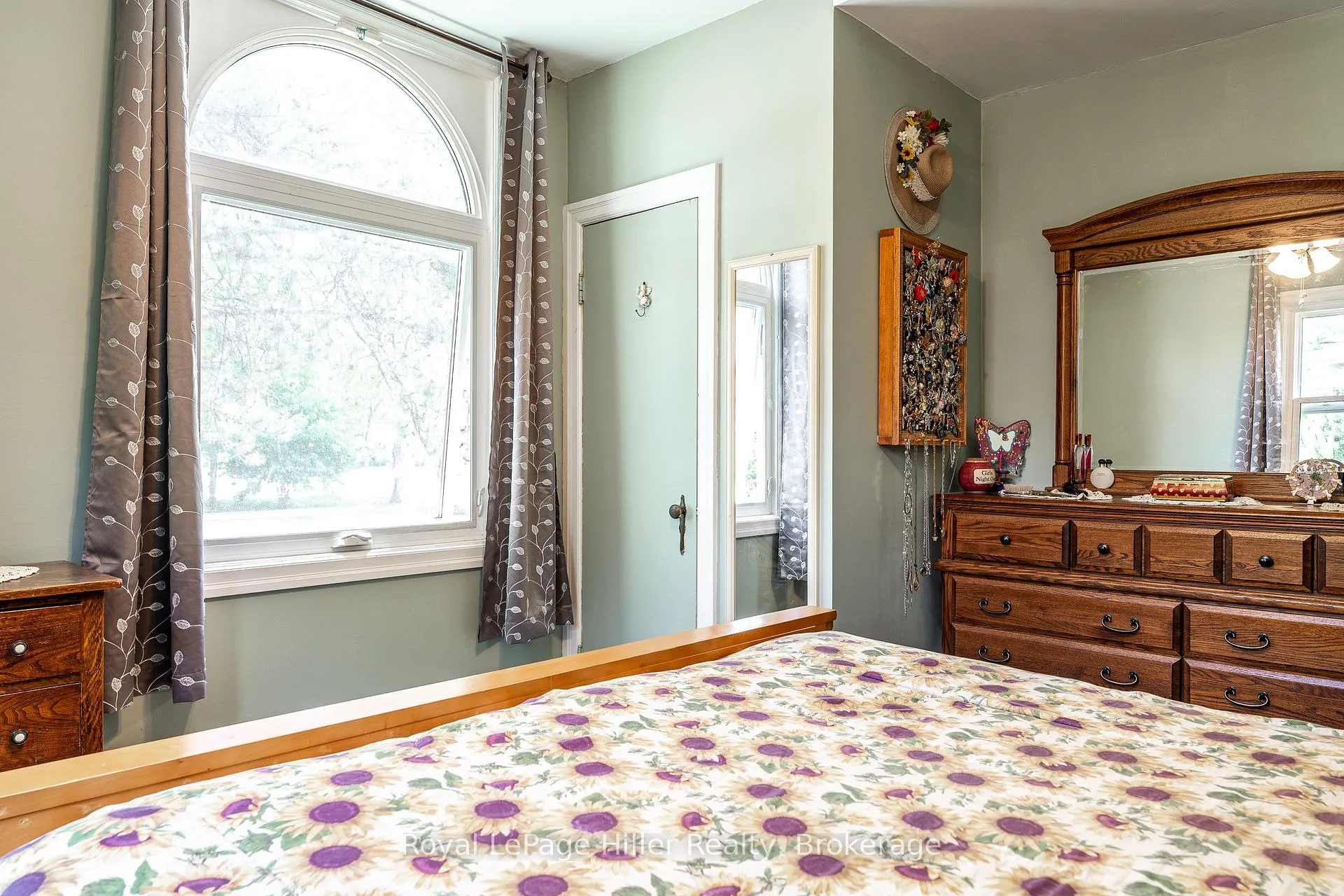 Photo 13 of 272 John Street N, Stratford — HOMEH