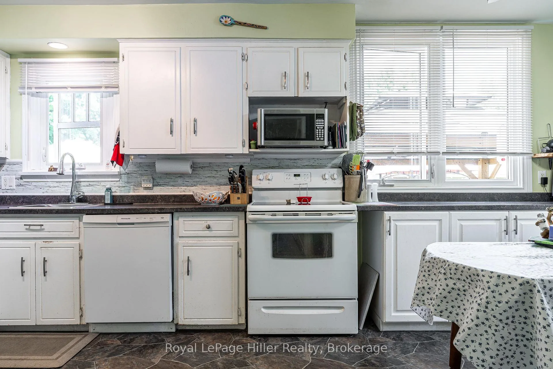 Photo 16 of 272 John Street N, Stratford — HOMEH