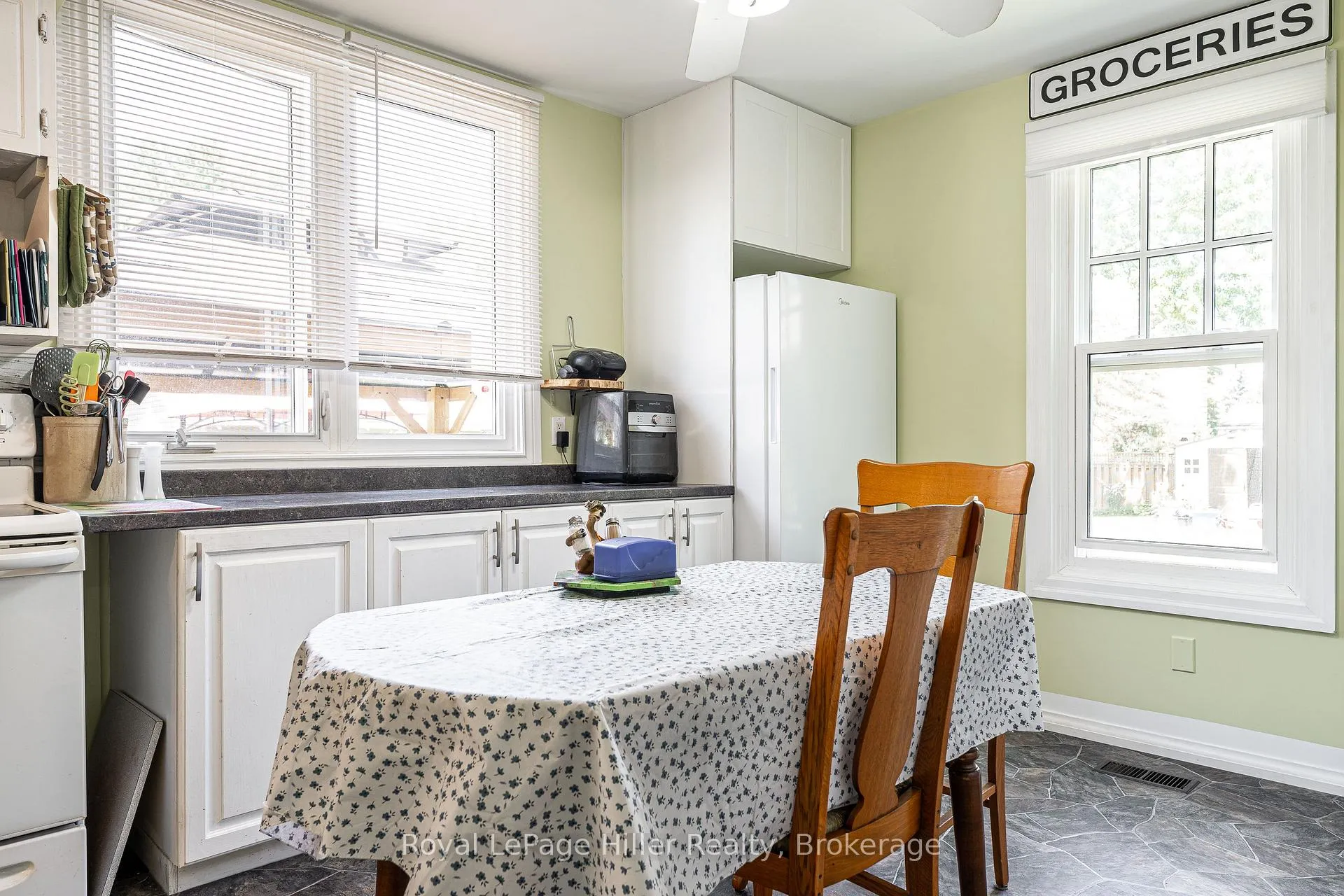 Photo 17 of 272 John Street N, Stratford — HOMEH