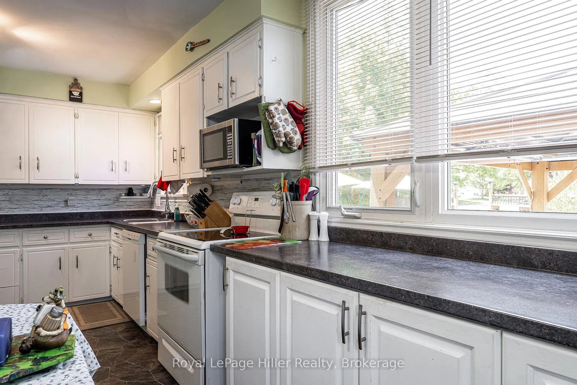 Photo 18 of 272 John Street N, Stratford — HOMEH