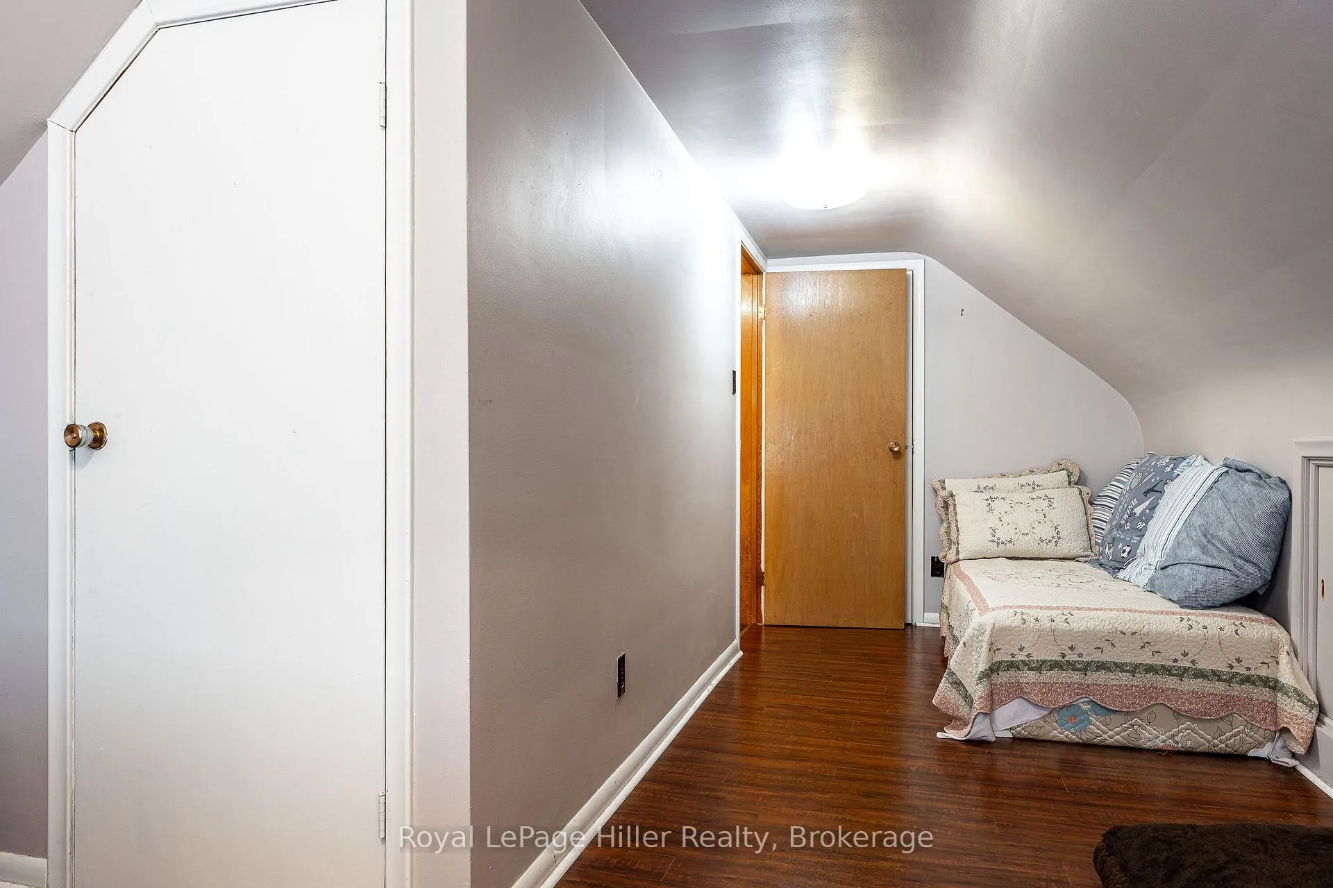 Photo 27 of 272 John Street N, Stratford — HOMEH