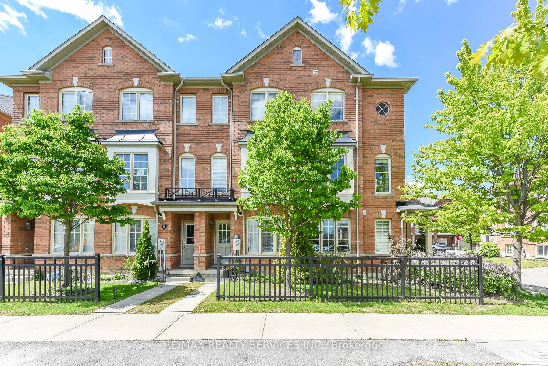 Photo 3 of 15 Peach Drive S, Brampton, Sandringham-Wellington — HOMEH