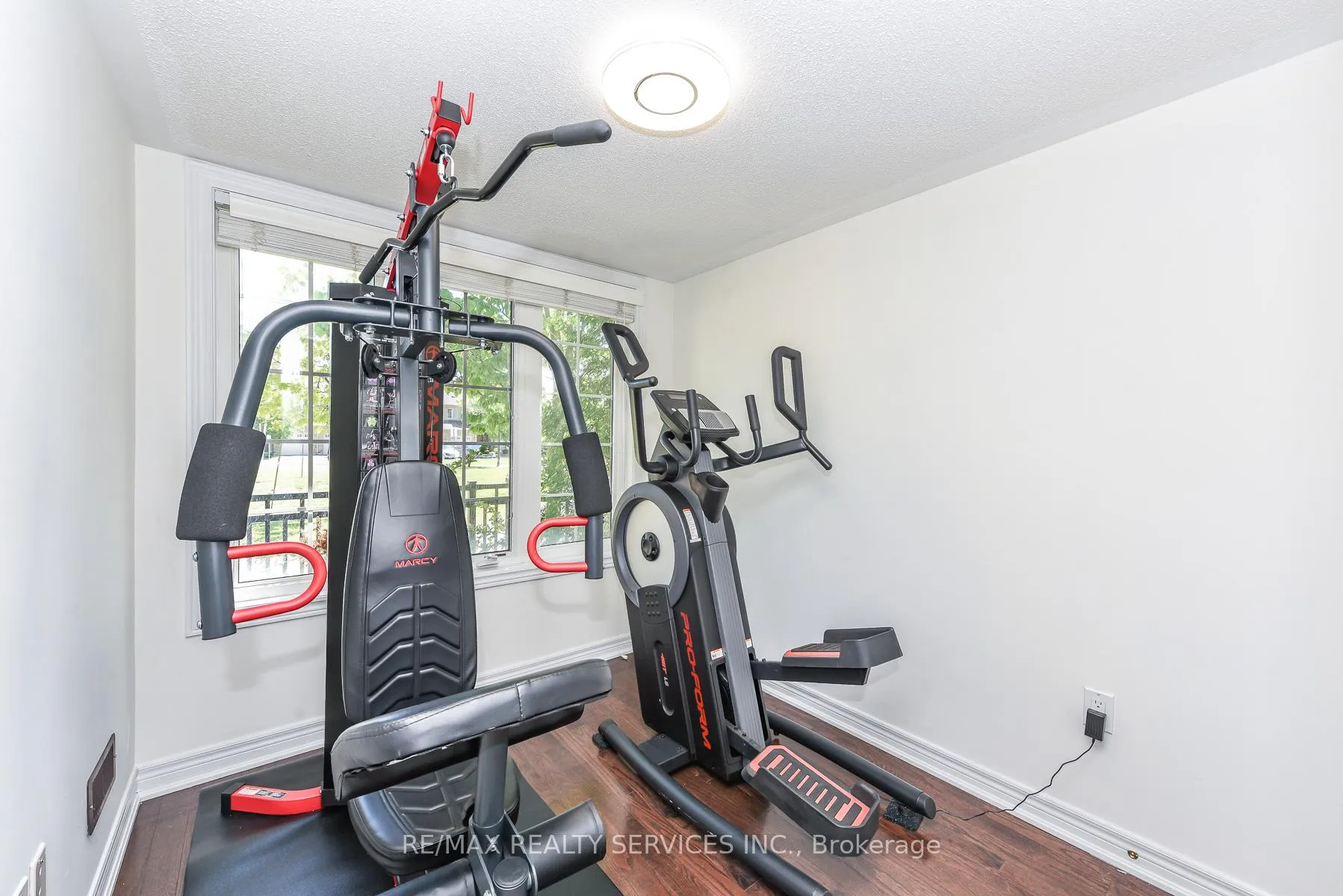 Photo 7 of 15 Peach Drive S, Brampton, Sandringham-Wellington — HOMEH