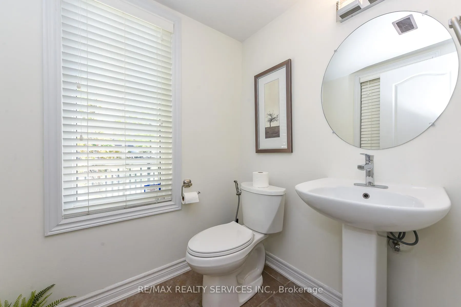 Photo 9 of 15 Peach Drive S, Brampton, Sandringham-Wellington — HOMEH