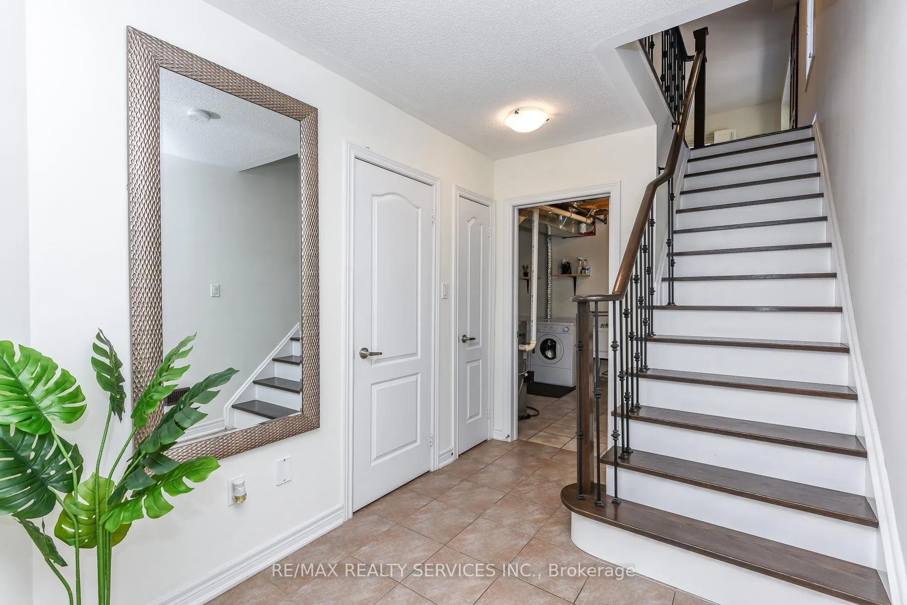 Photo 10 of 15 Peach Drive S, Brampton, Sandringham-Wellington — HOMEH