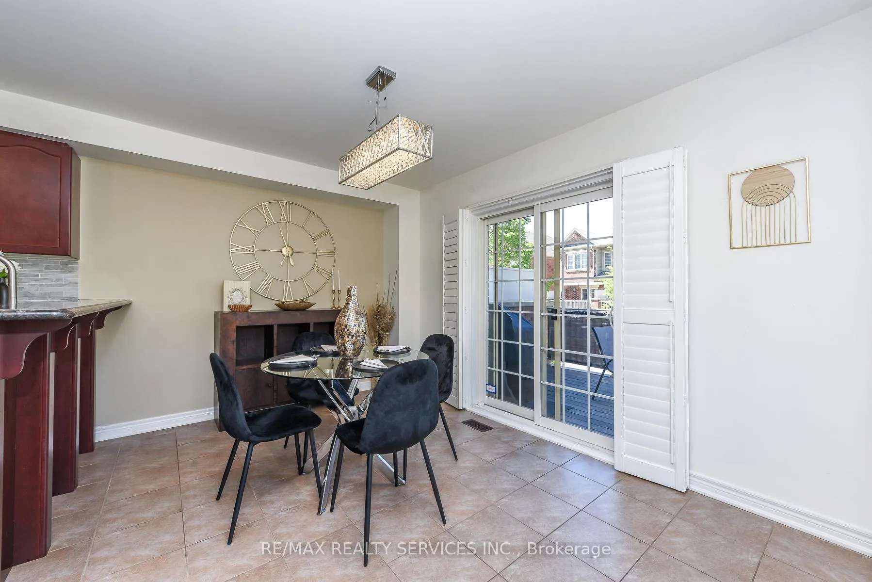 Photo 11 of 15 Peach Drive S, Brampton, Sandringham-Wellington — HOMEH