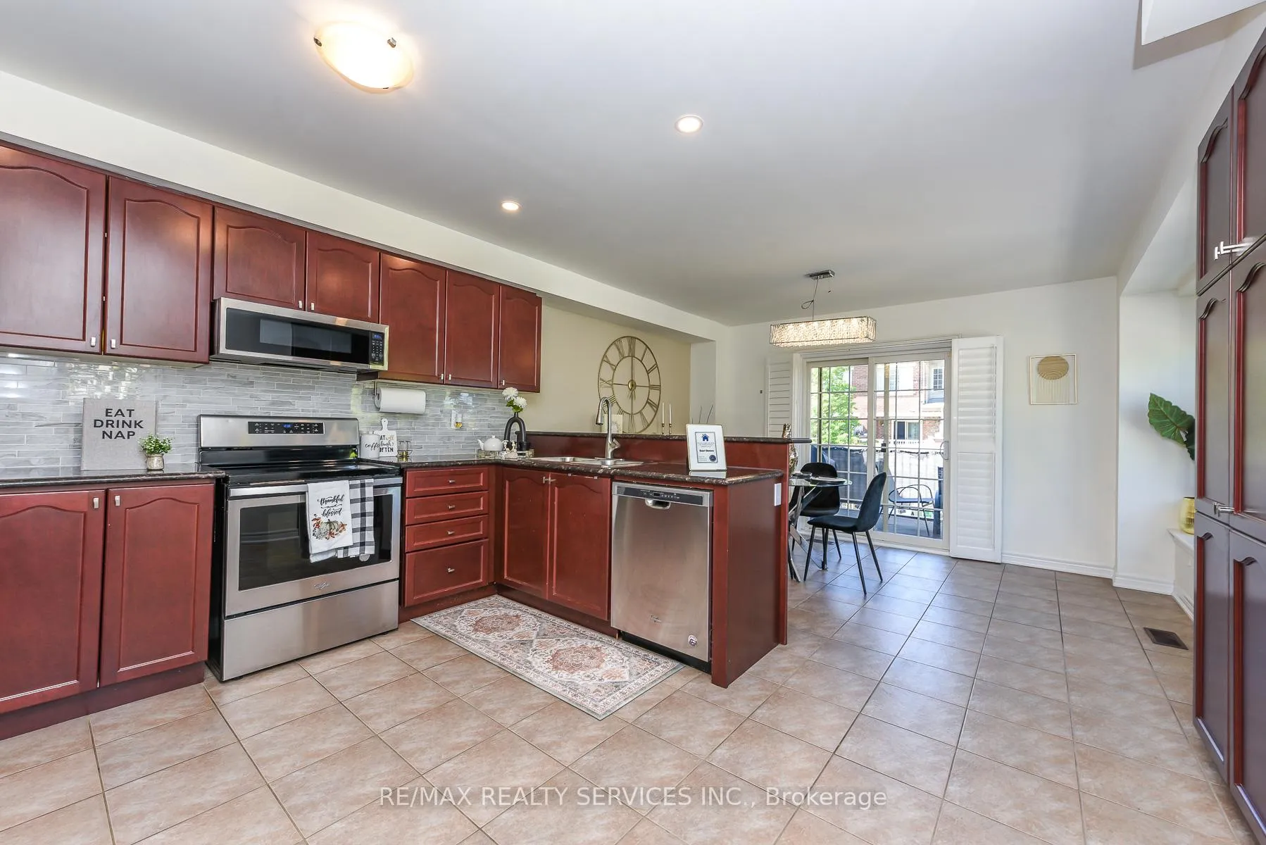 Photo 13 of 15 Peach Drive S, Brampton, Sandringham-Wellington — HOMEH
