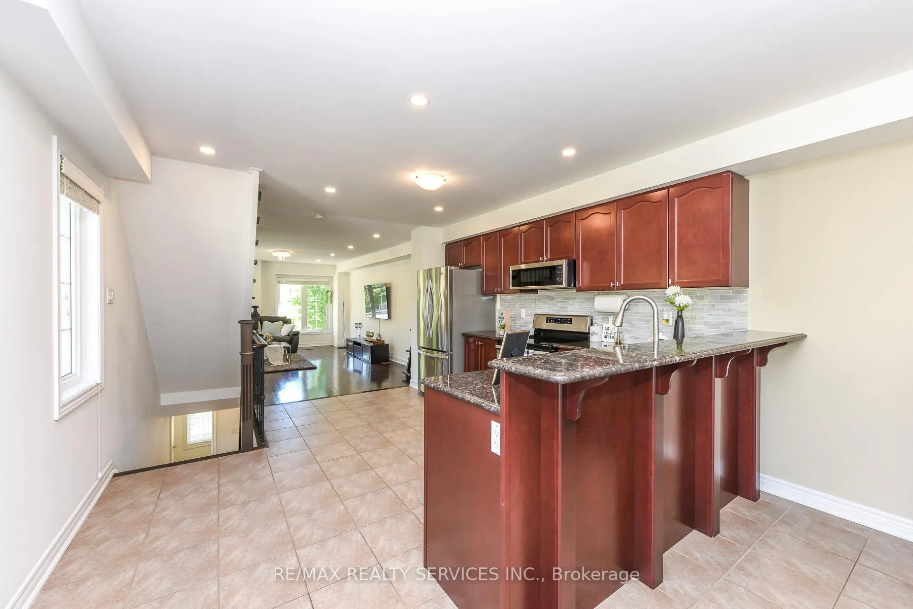 Photo 14 of 15 Peach Drive S, Brampton, Sandringham-Wellington — HOMEH
