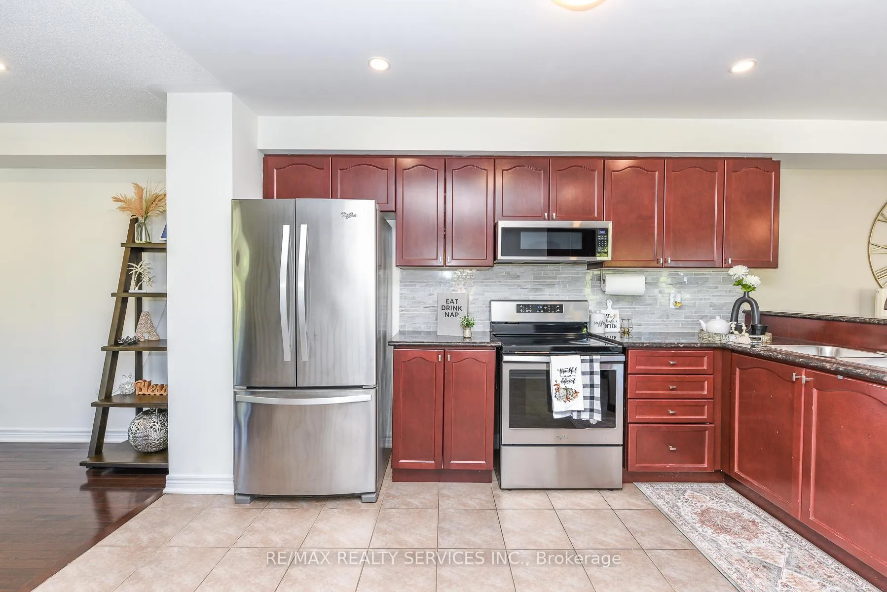 Photo 16 of 15 Peach Drive S, Brampton, Sandringham-Wellington — HOMEH