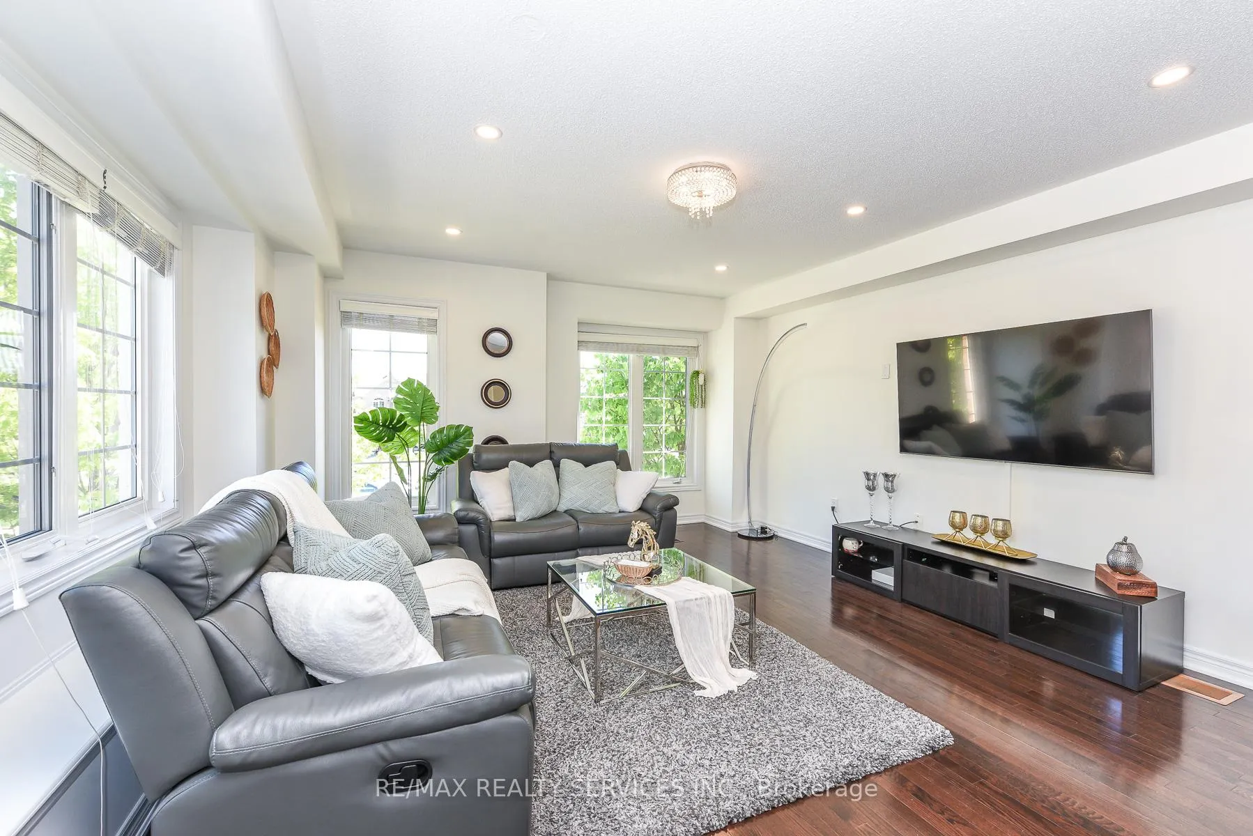 Photo 17 of 15 Peach Drive S, Brampton, Sandringham-Wellington — HOMEH