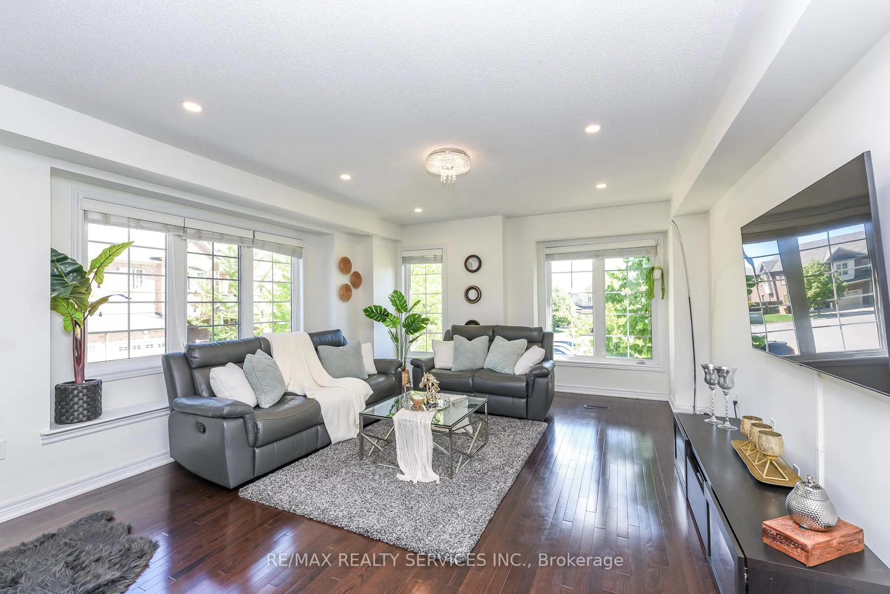 Photo 18 of 15 Peach Drive S, Brampton, Sandringham-Wellington — HOMEH