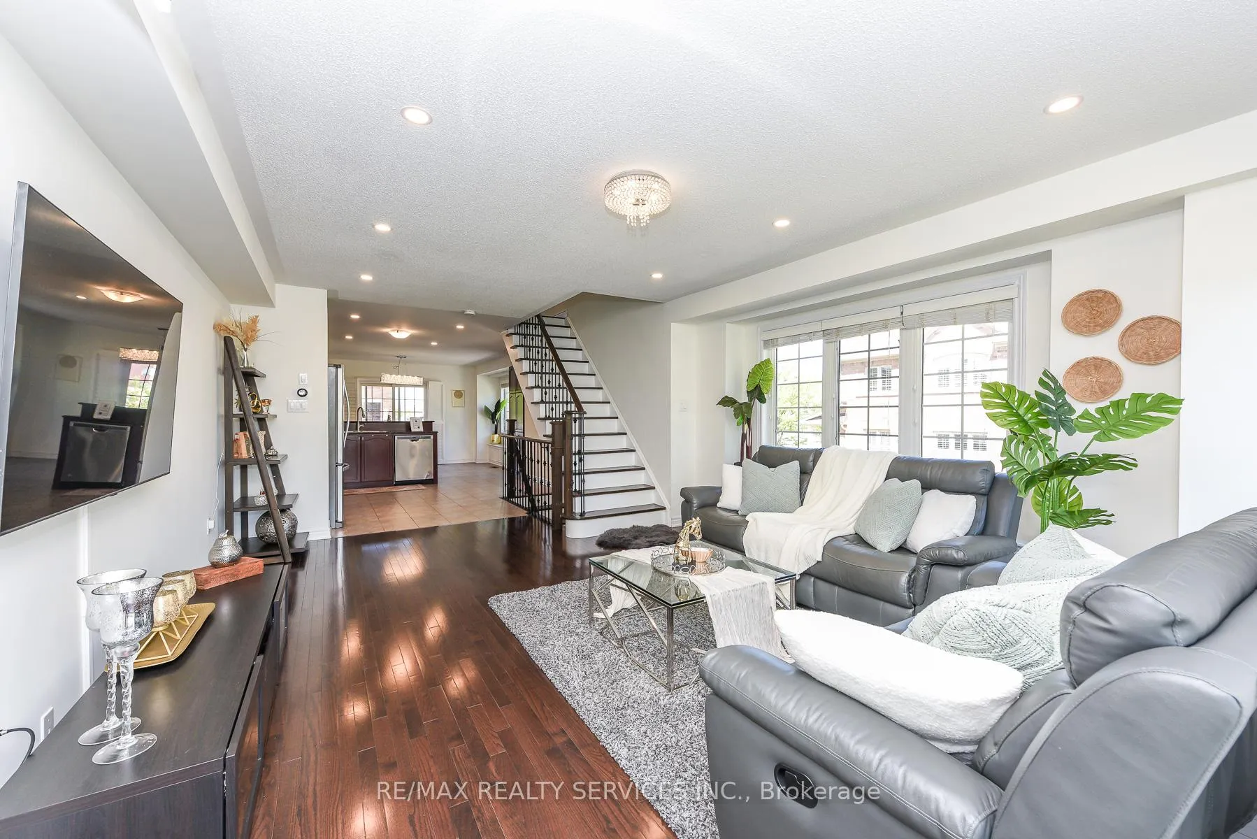 Photo 19 of 15 Peach Drive S, Brampton, Sandringham-Wellington — HOMEH