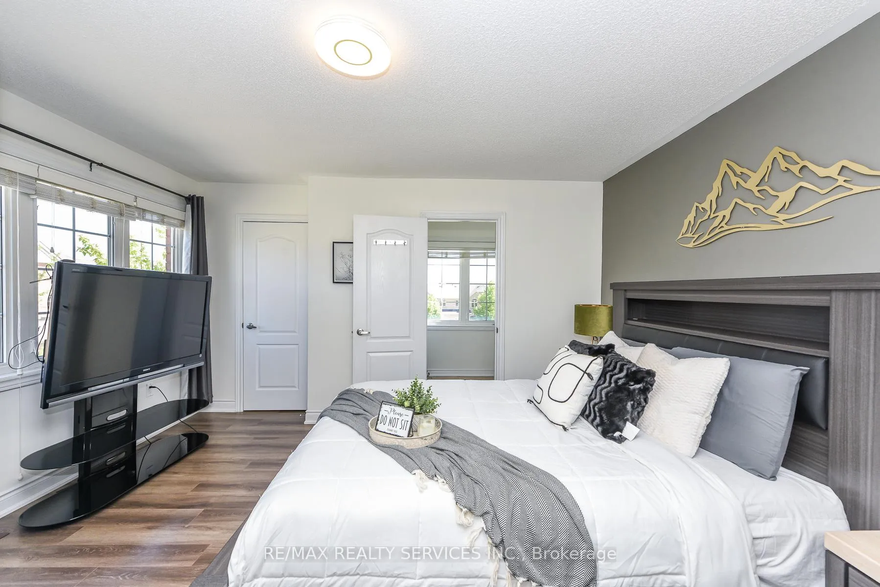 Photo 23 of 15 Peach Drive S, Brampton, Sandringham-Wellington — HOMEH
