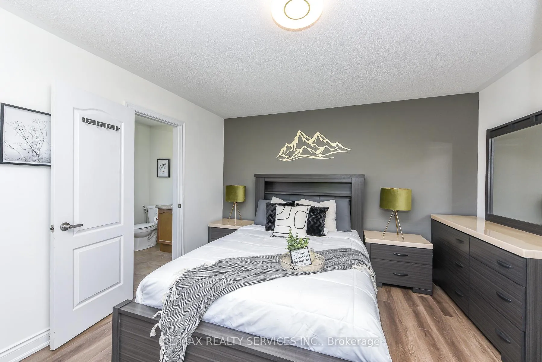 Photo 24 of 15 Peach Drive S, Brampton, Sandringham-Wellington — HOMEH