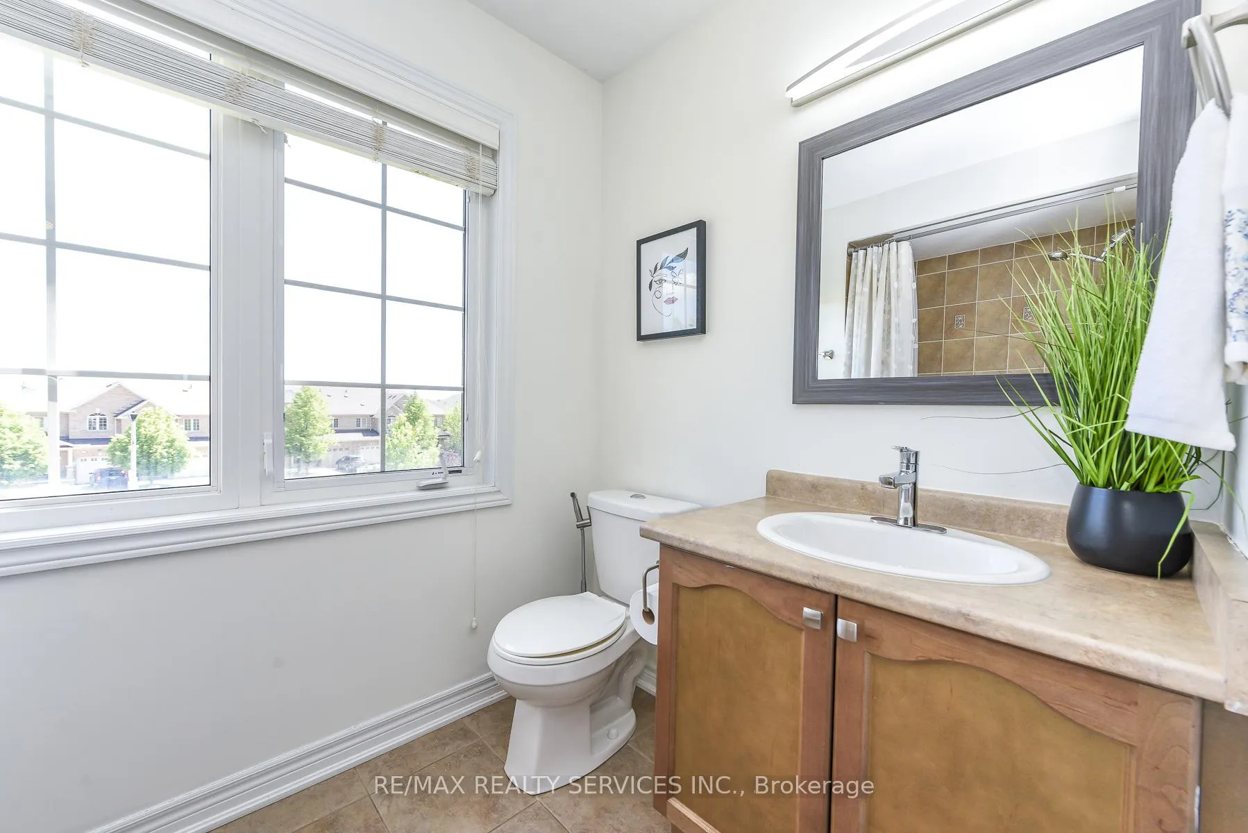 Photo 25 of 15 Peach Drive S, Brampton, Sandringham-Wellington — HOMEH