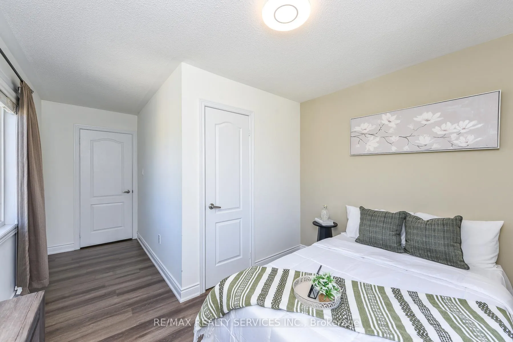 Photo 31 of 15 Peach Drive S, Brampton, Sandringham-Wellington — HOMEH