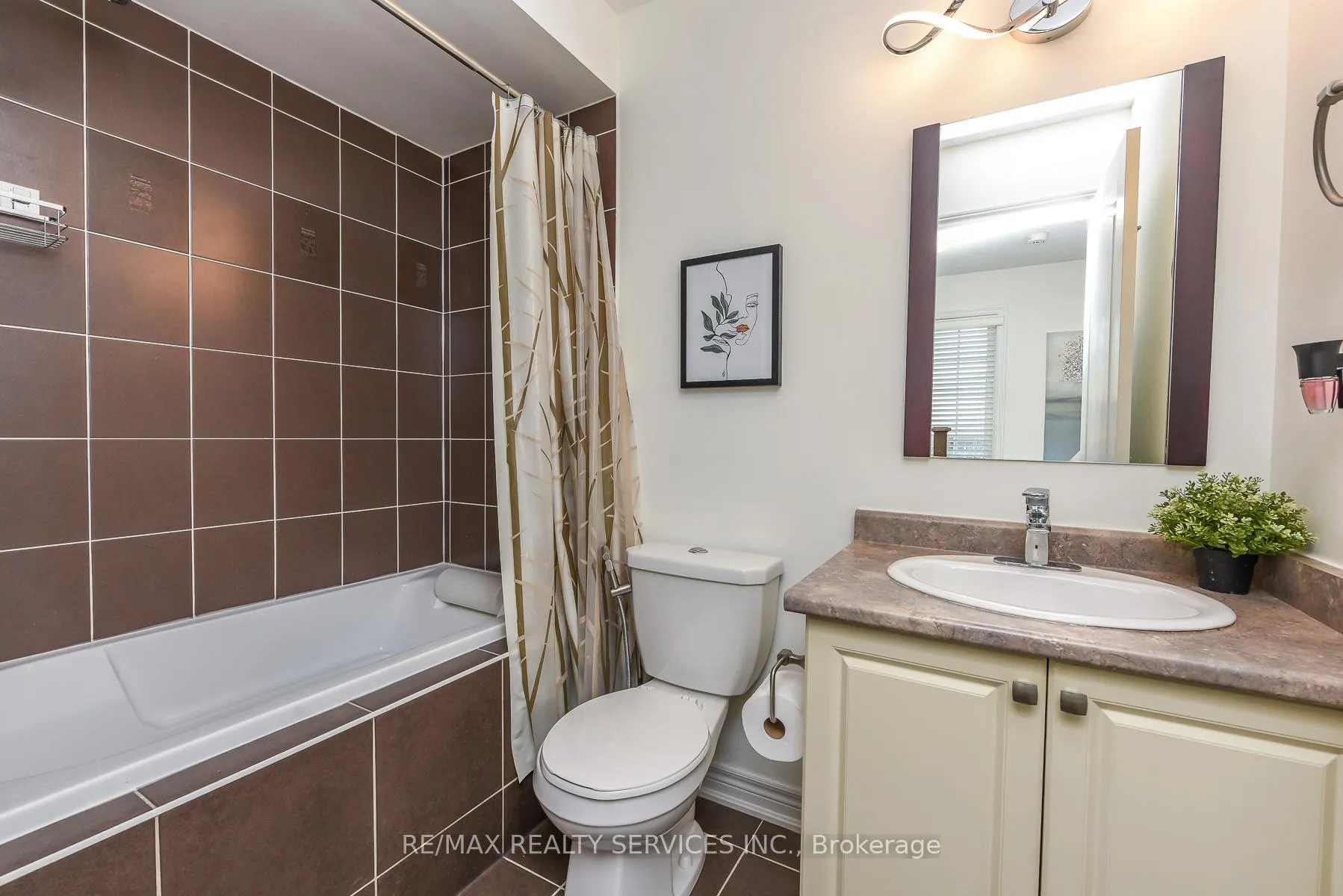 Photo 32 of 15 Peach Drive S, Brampton, Sandringham-Wellington — HOMEH