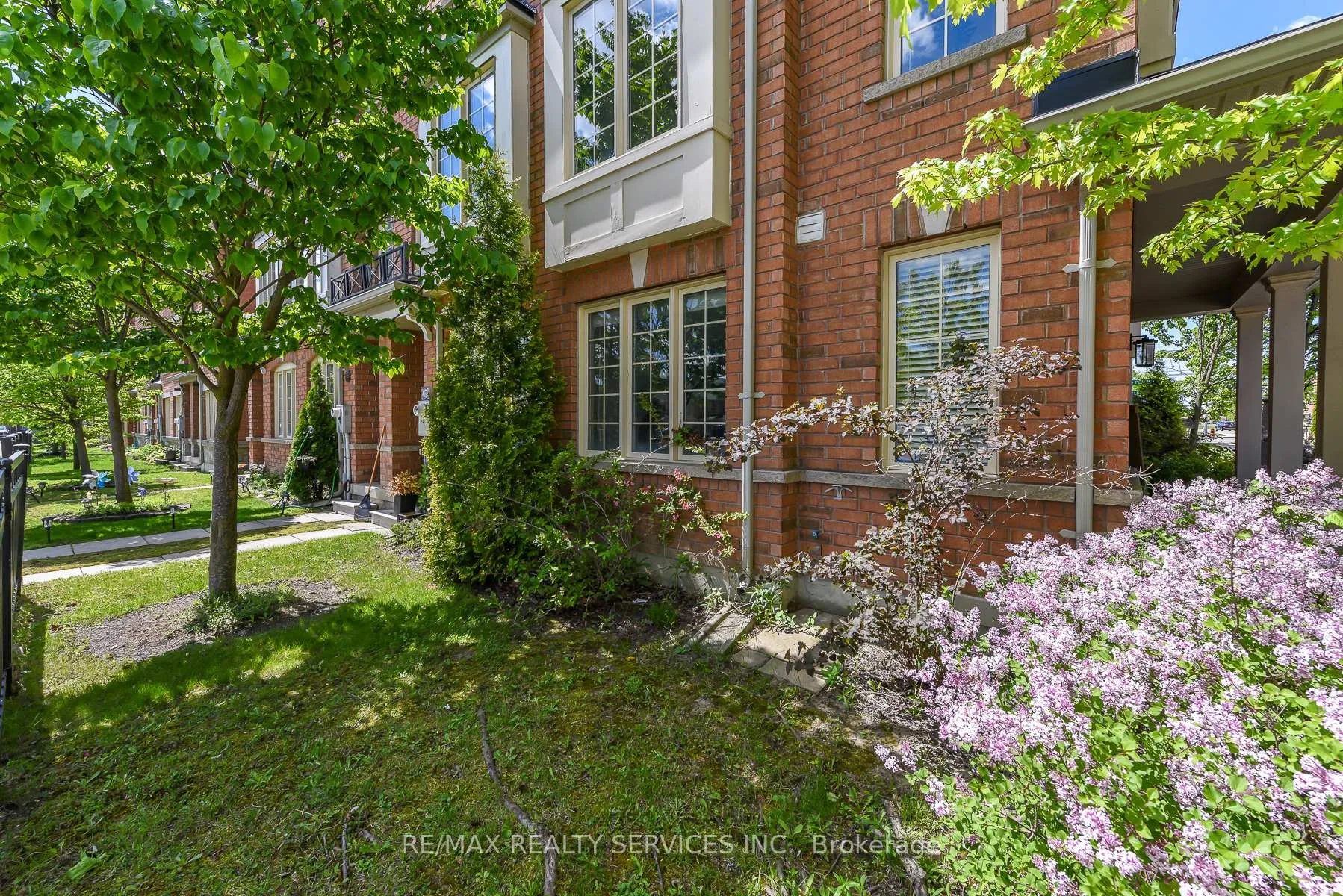 Photo 36 of 15 Peach Drive S, Brampton, Sandringham-Wellington — HOMEH
