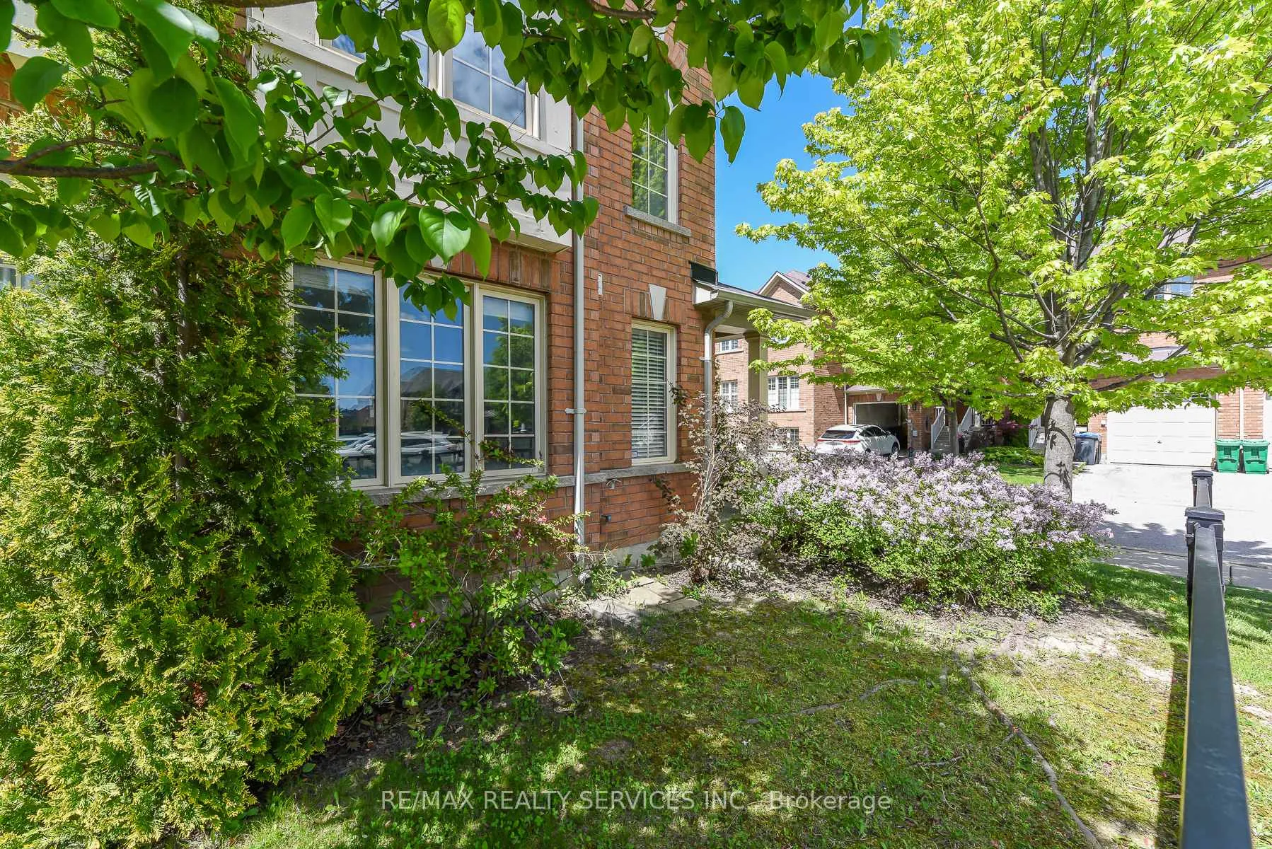 Photo 37 of 15 Peach Drive S, Brampton, Sandringham-Wellington — HOMEH