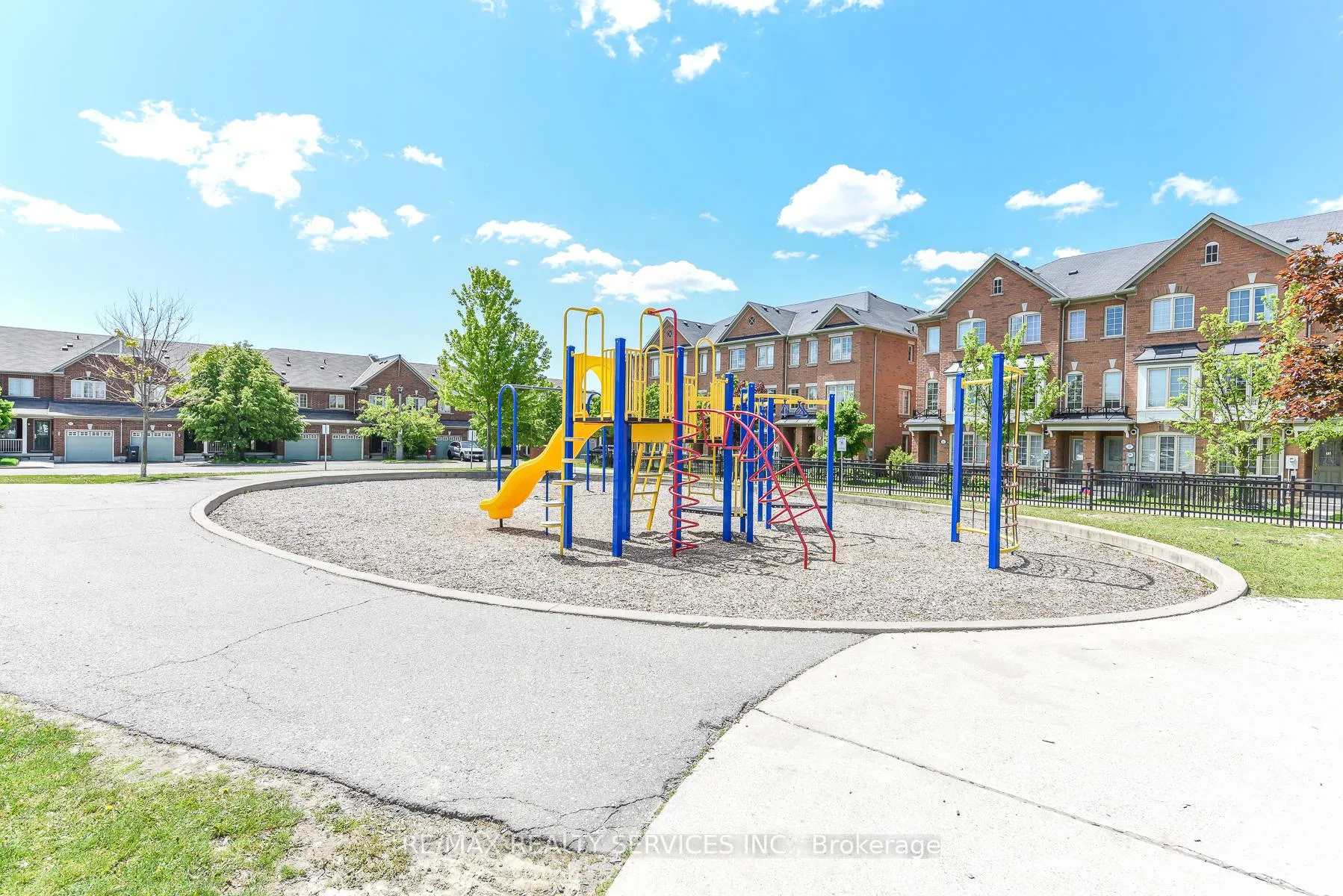 Photo 38 of 15 Peach Drive S, Brampton, Sandringham-Wellington — HOMEH