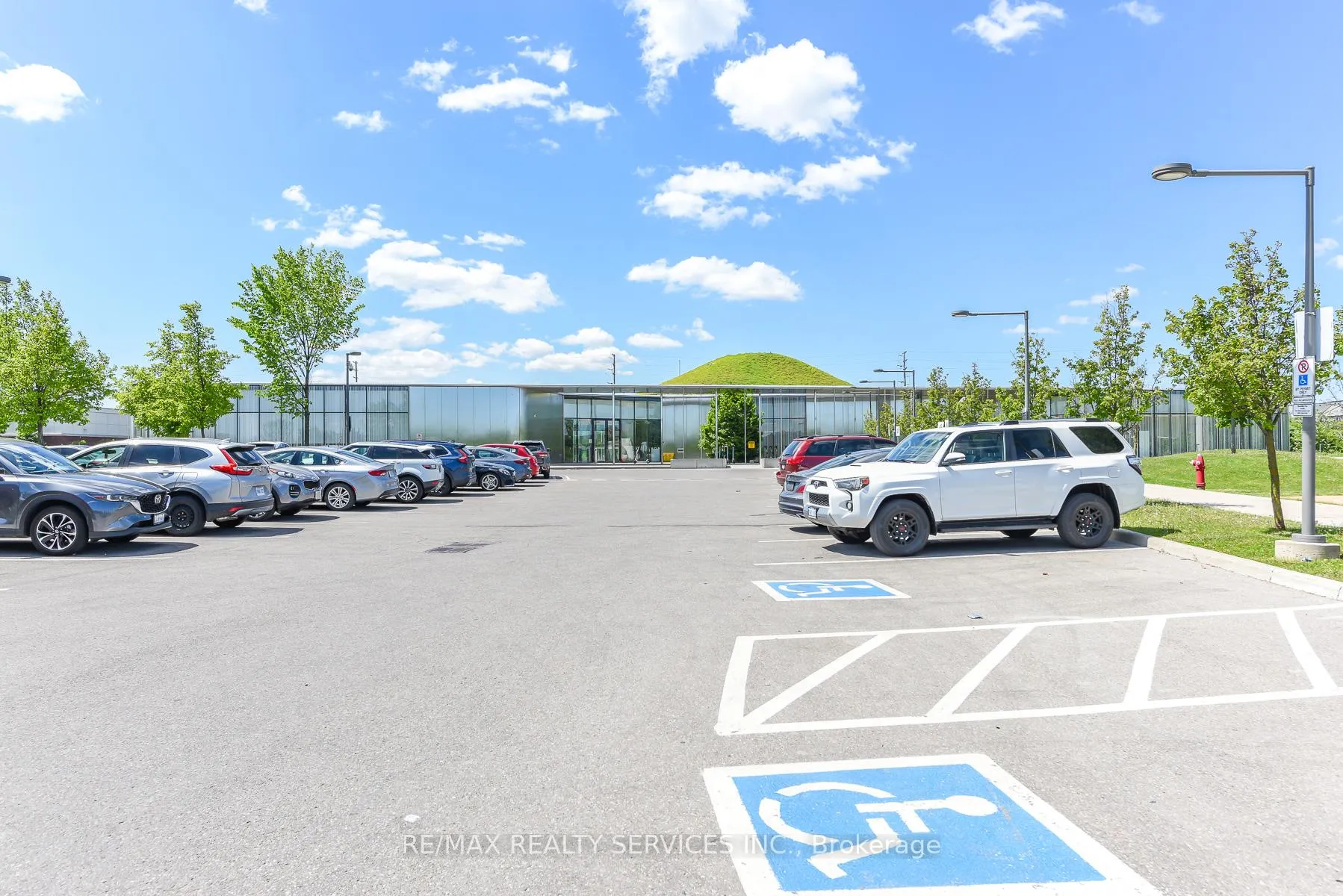 Photo 42 of 15 Peach Drive S, Brampton, Sandringham-Wellington — HOMEH